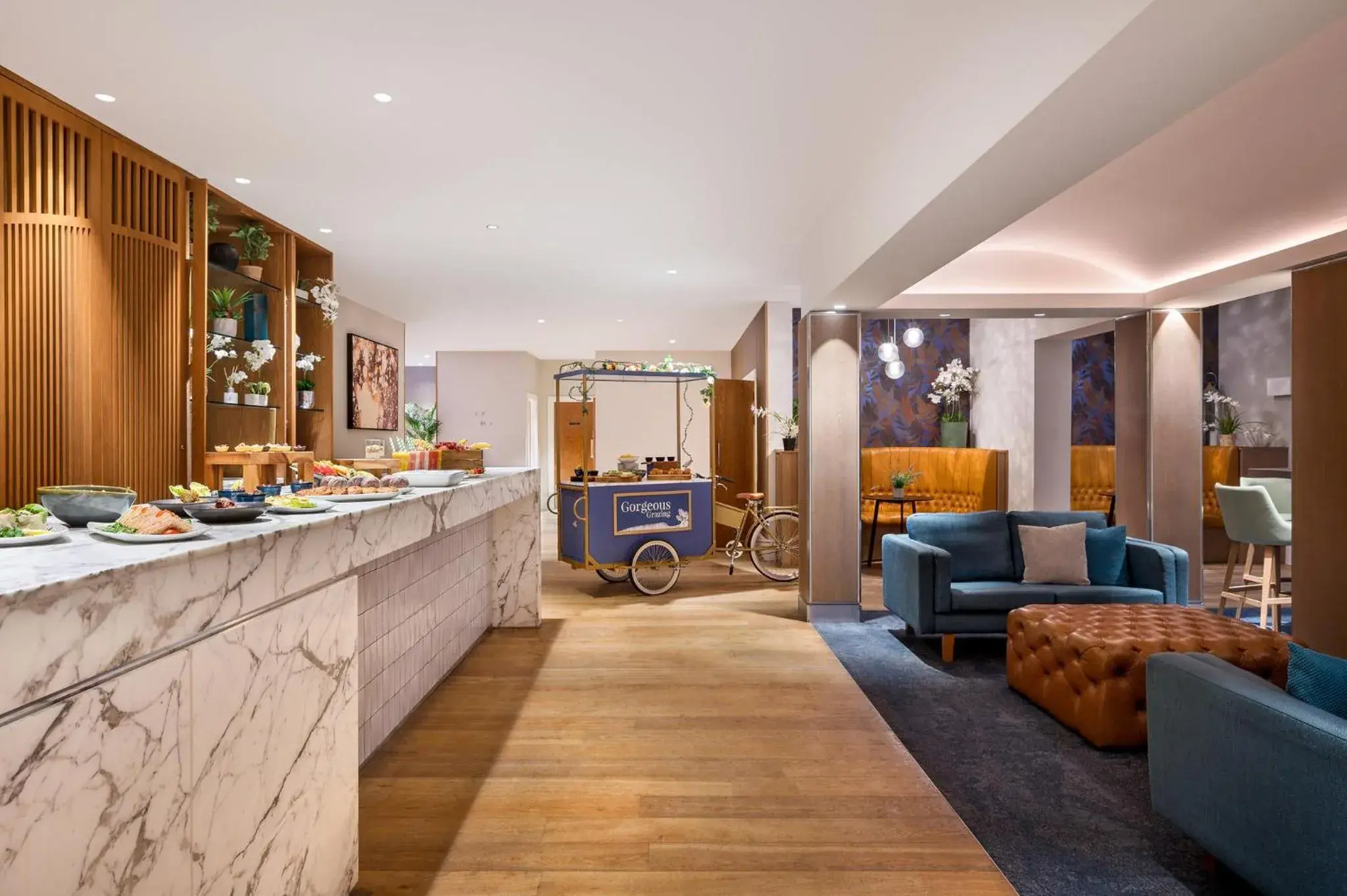 Lounge or bar in Crowne Plaza Gerrards Cross by IHG Lounge or bar in Crowne Plaza Gerrards Cross by IHG