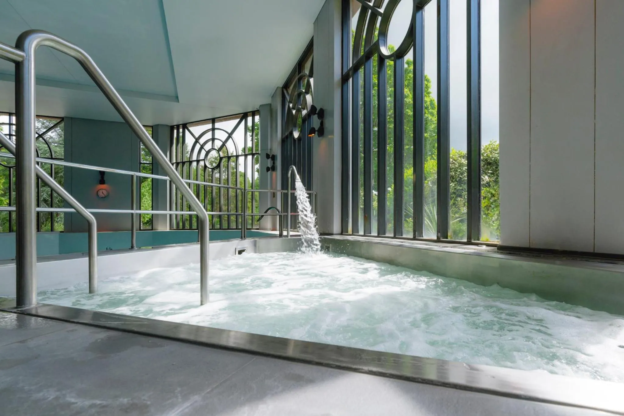 Hot Tub in Crowne Plaza Gerrards Cross by IHG