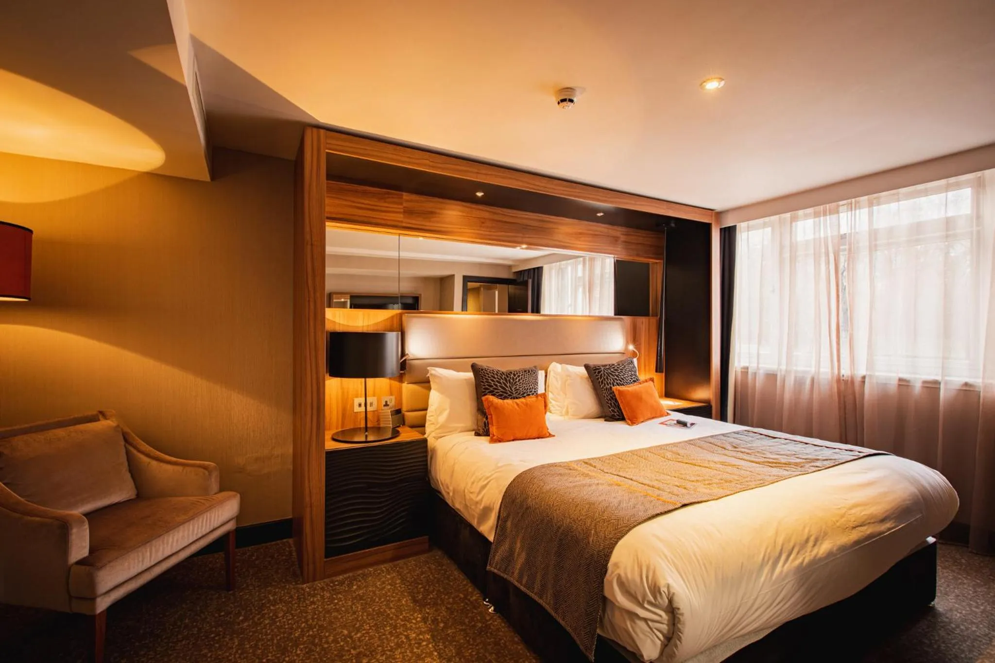 Photo of the whole room, Bed in Crowne Plaza Gerrards Cross by IHG