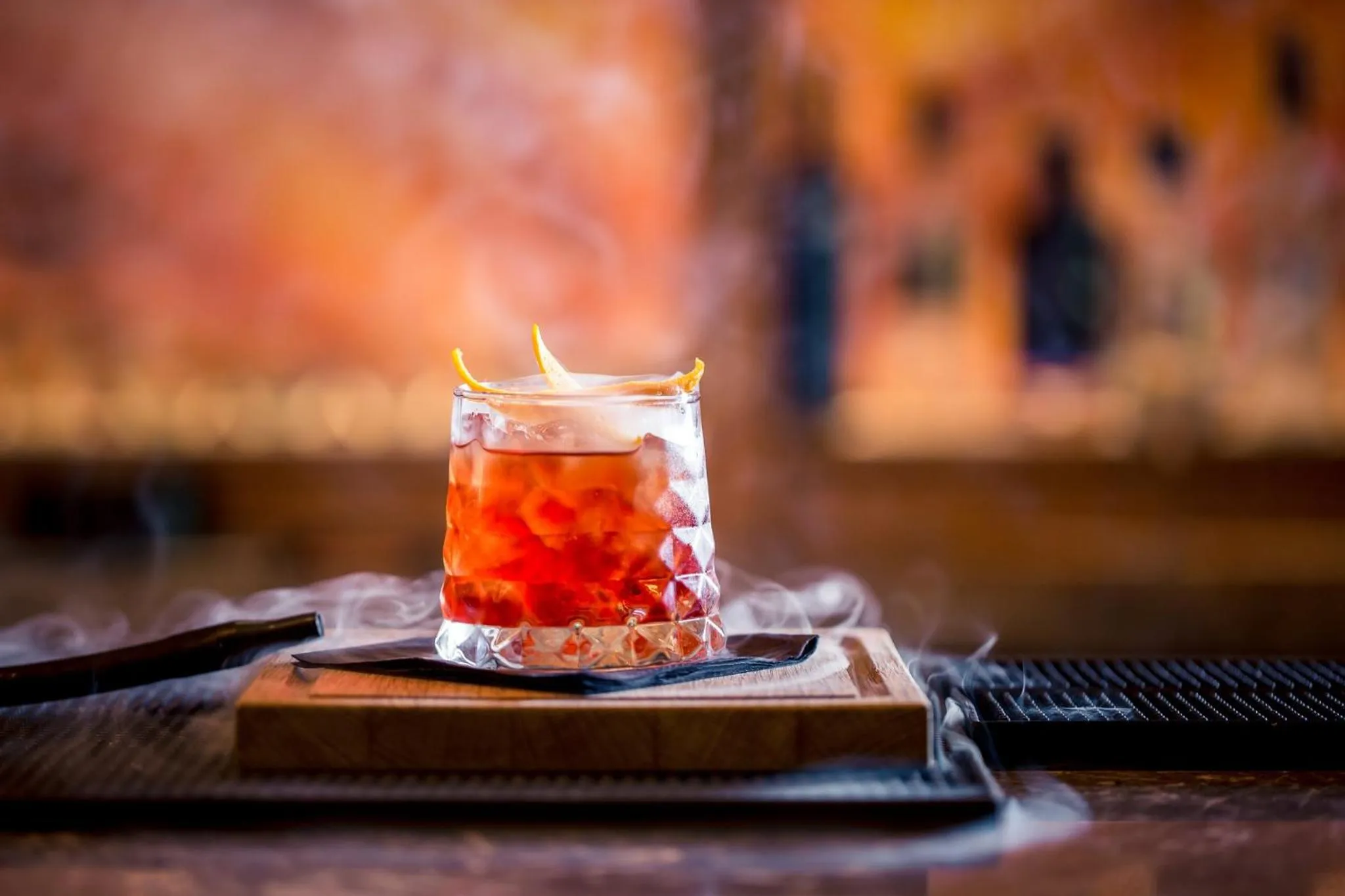 Lounge or bar in Crowne Plaza Gerrards Cross by IHG