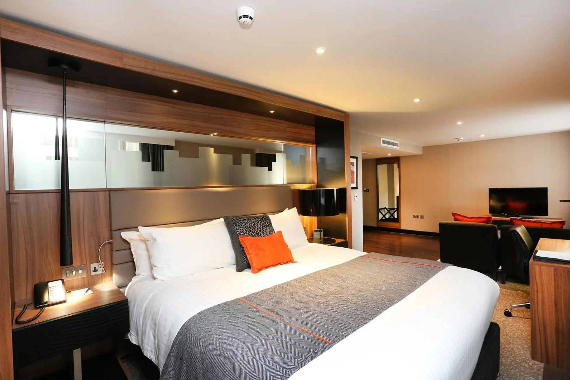 Photo of the whole room, Bed in Crowne Plaza Gerrards Cross by IHG