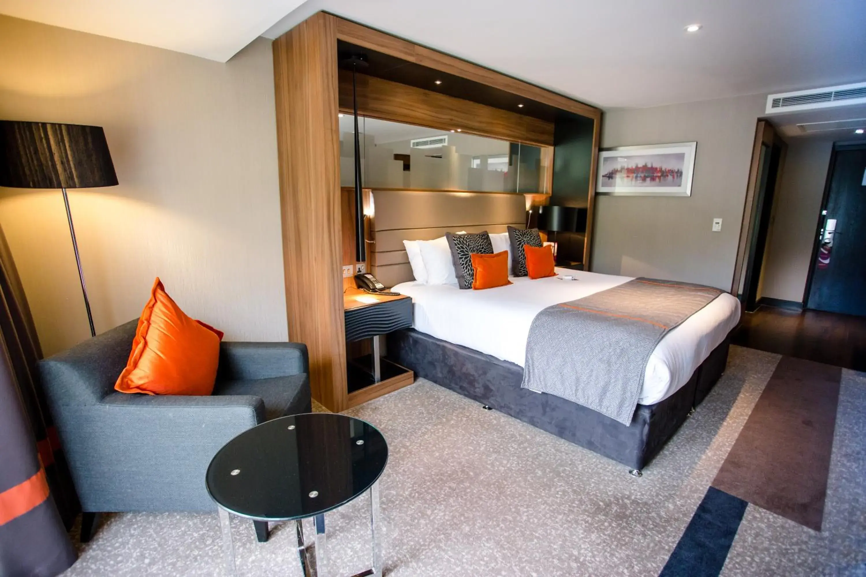 Photo of the whole room, Bed in Crowne Plaza Gerrards Cross by IHG Photo of the whole room, Bed in Crowne Plaza Gerrards Cross by IHG