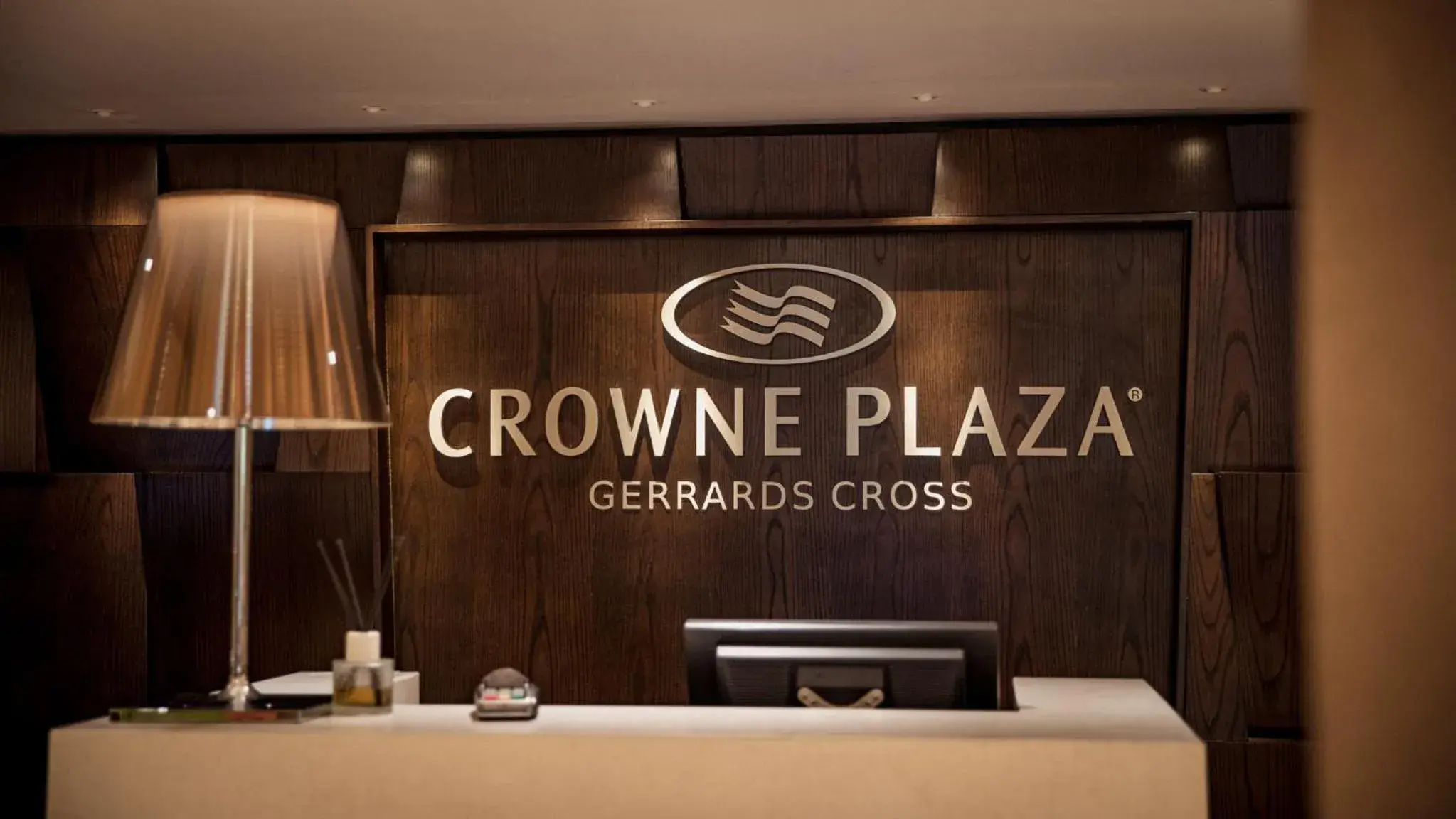 Lobby or reception in Crowne Plaza Gerrards Cross by IHG Lobby or reception in Crowne Plaza Gerrards Cross by IHG