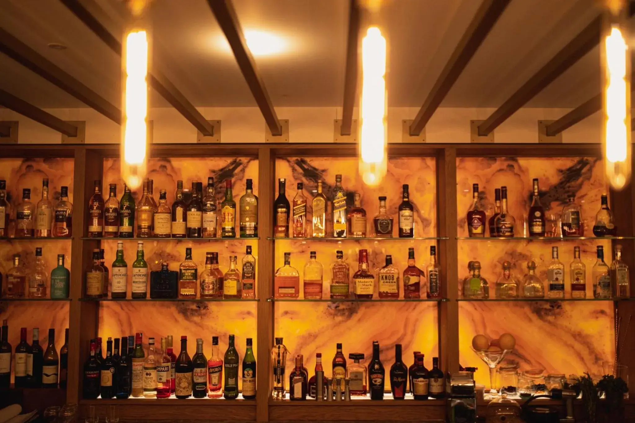 Lounge or bar in Crowne Plaza Gerrards Cross by IHG Lounge or bar in Crowne Plaza Gerrards Cross by IHG