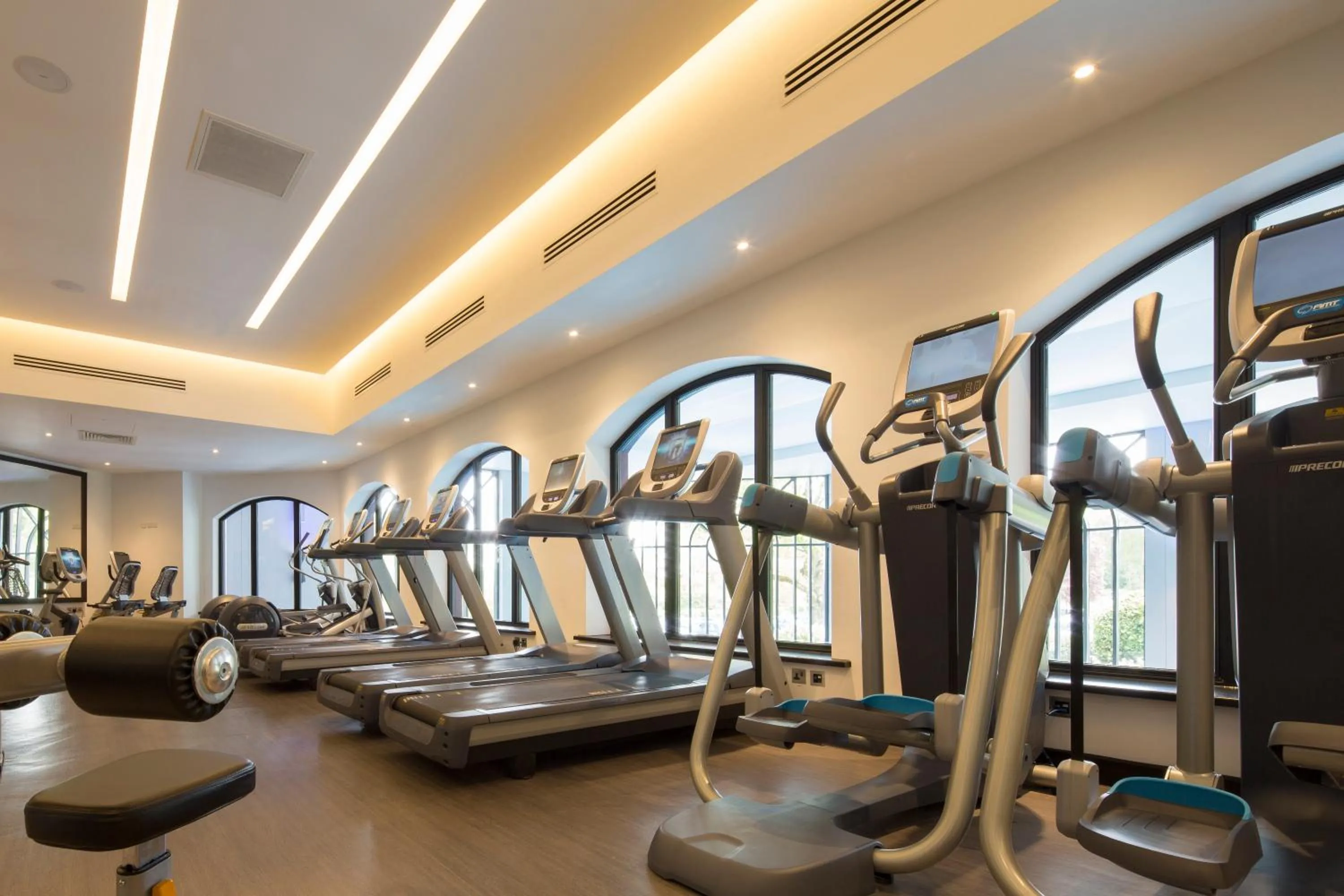 Fitness centre/facilities in Crowne Plaza Gerrards Cross by IHG