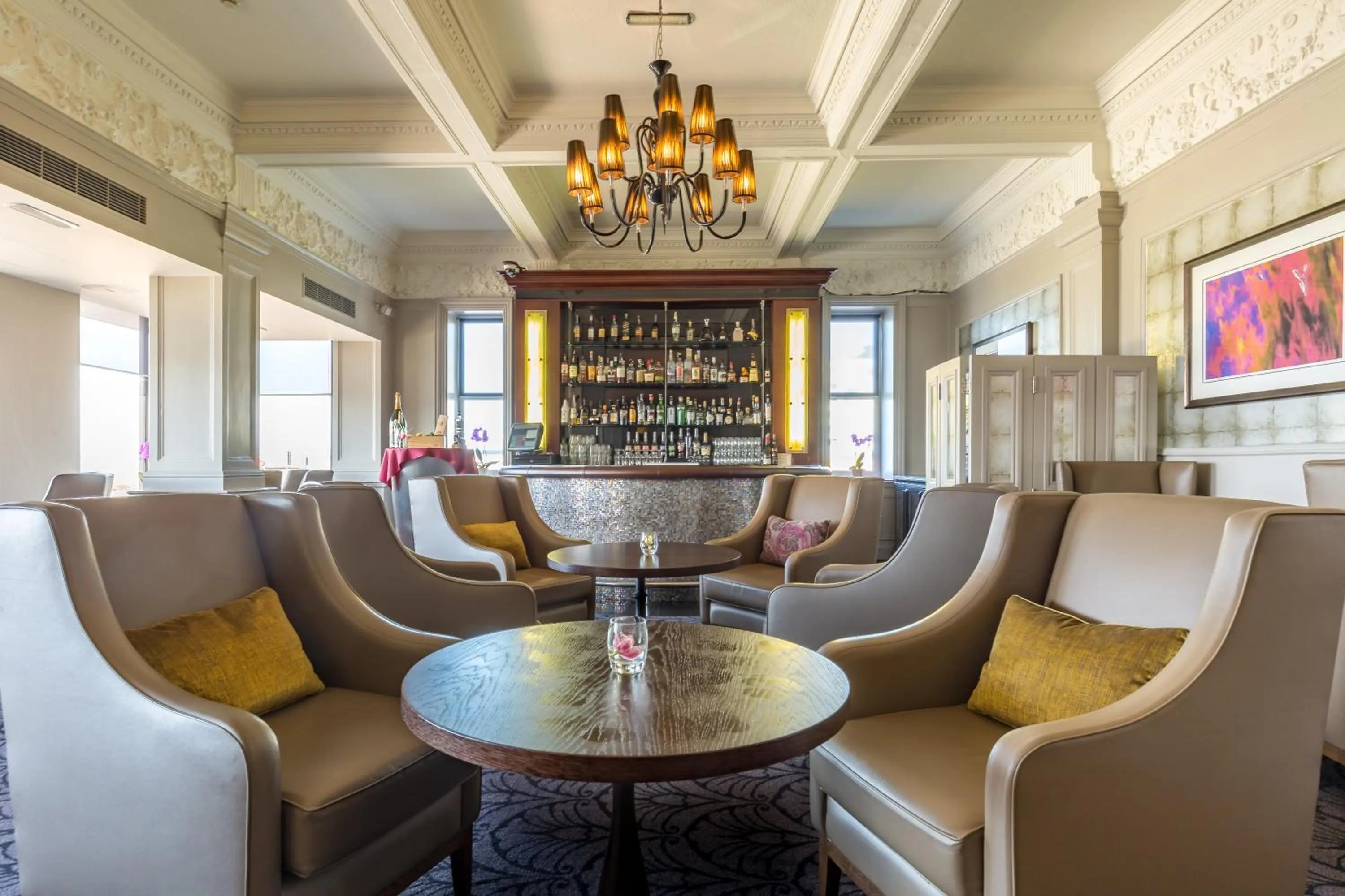 Lounge or bar in Grand Jersey Hotel and Spa