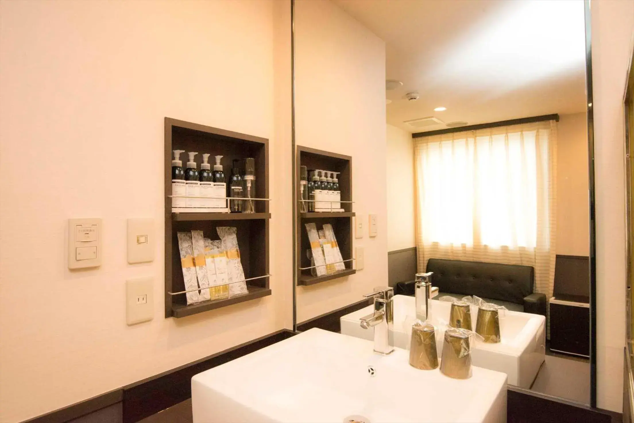 Twin Room in Hotel Double Funabashi Twin Room in Hotel Double Funabashi