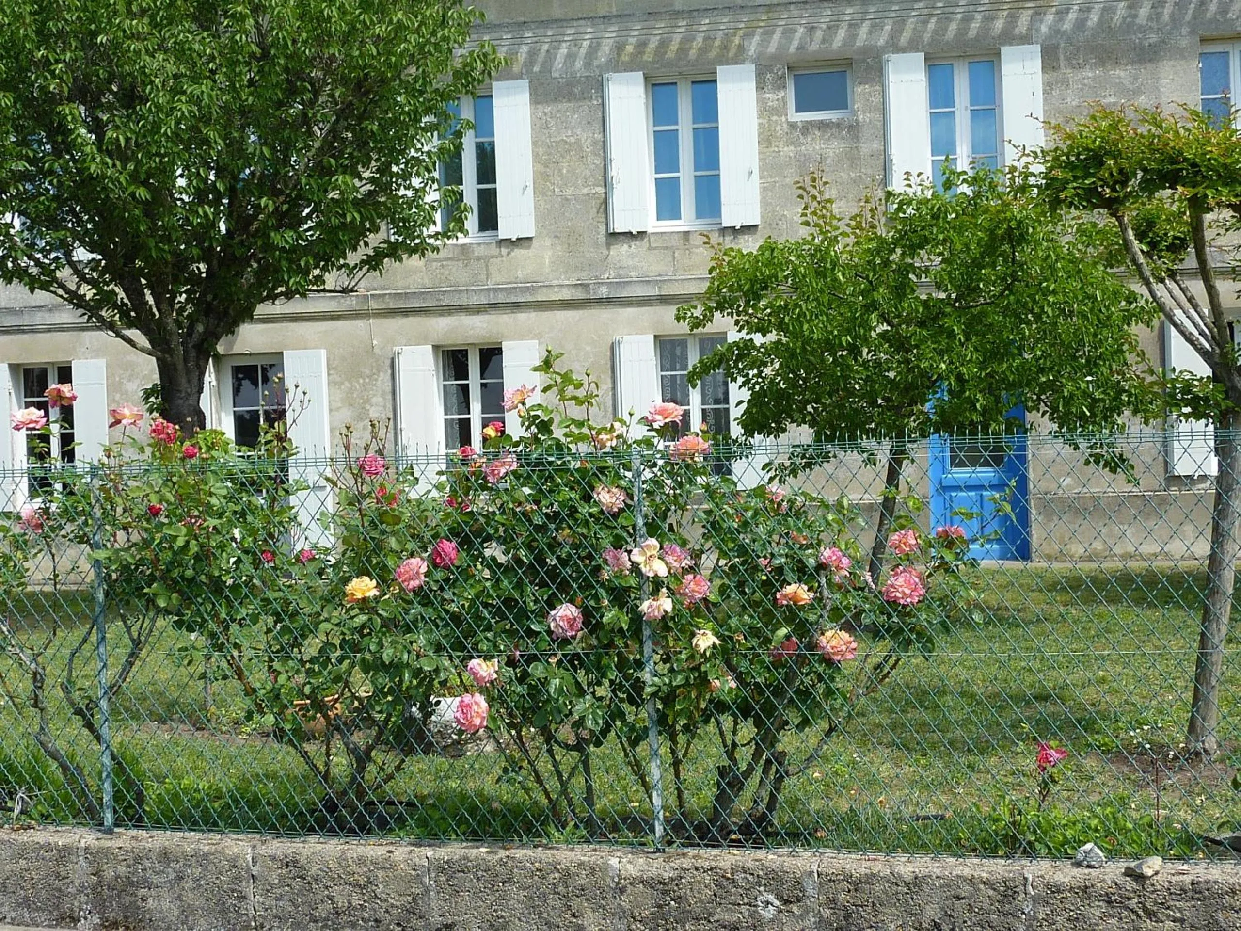 Facade/entrance in Le Clos des Rosiers