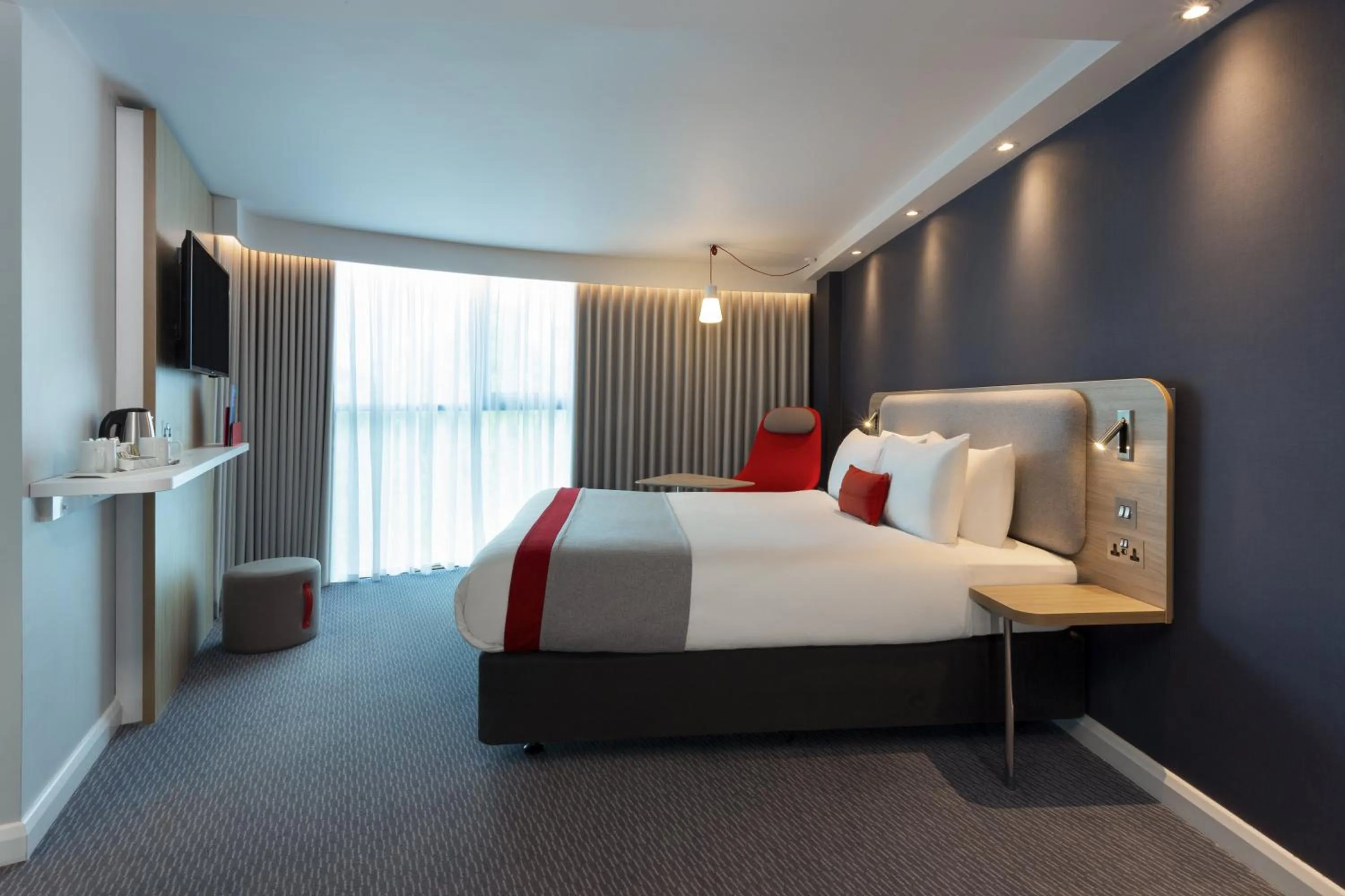 Photo of the whole room, Bed in Holiday Inn Express Southampton - M27, J7 by IHG