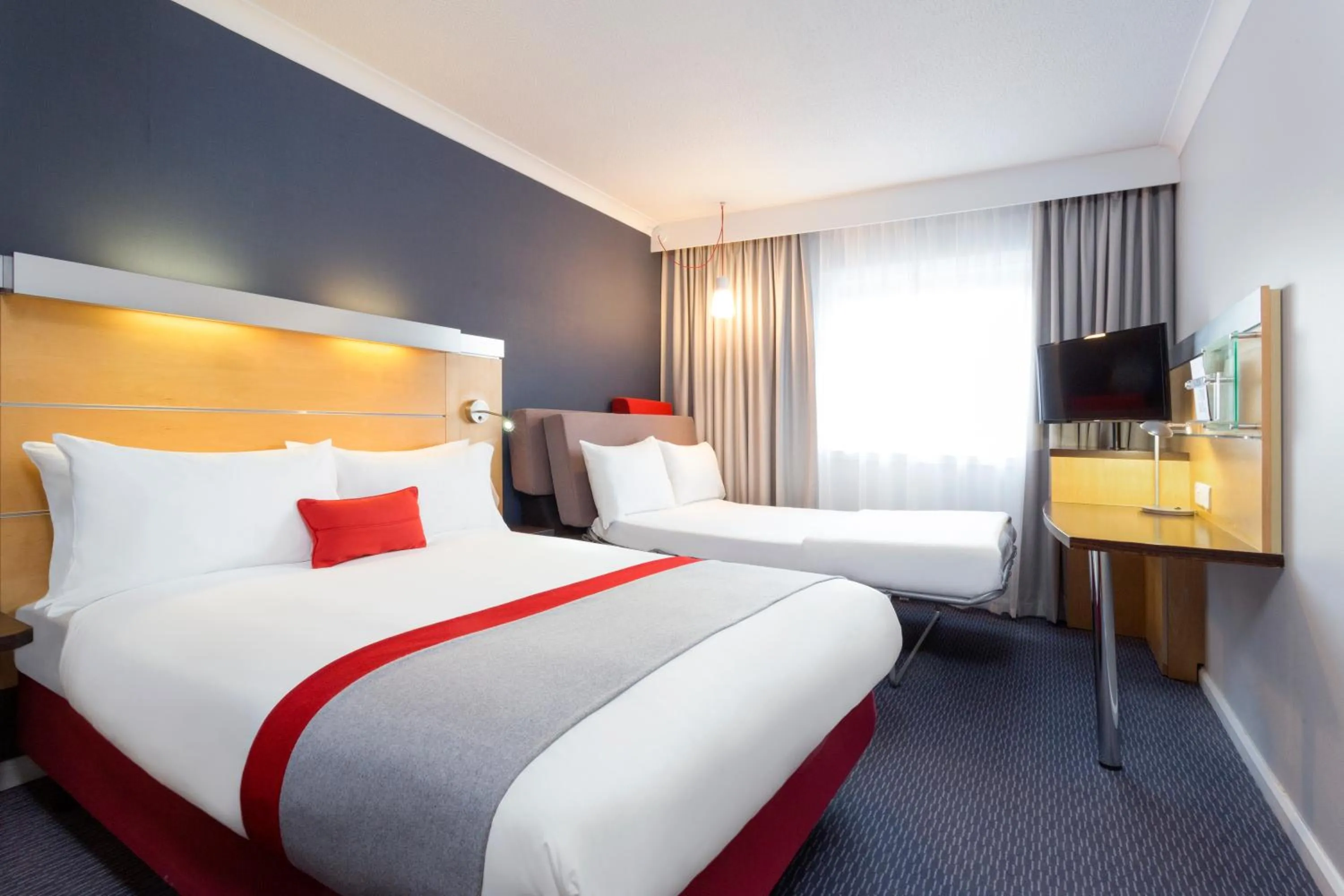Bedroom, Bed in Holiday Inn Express Southampton - M27, J7 by IHG
