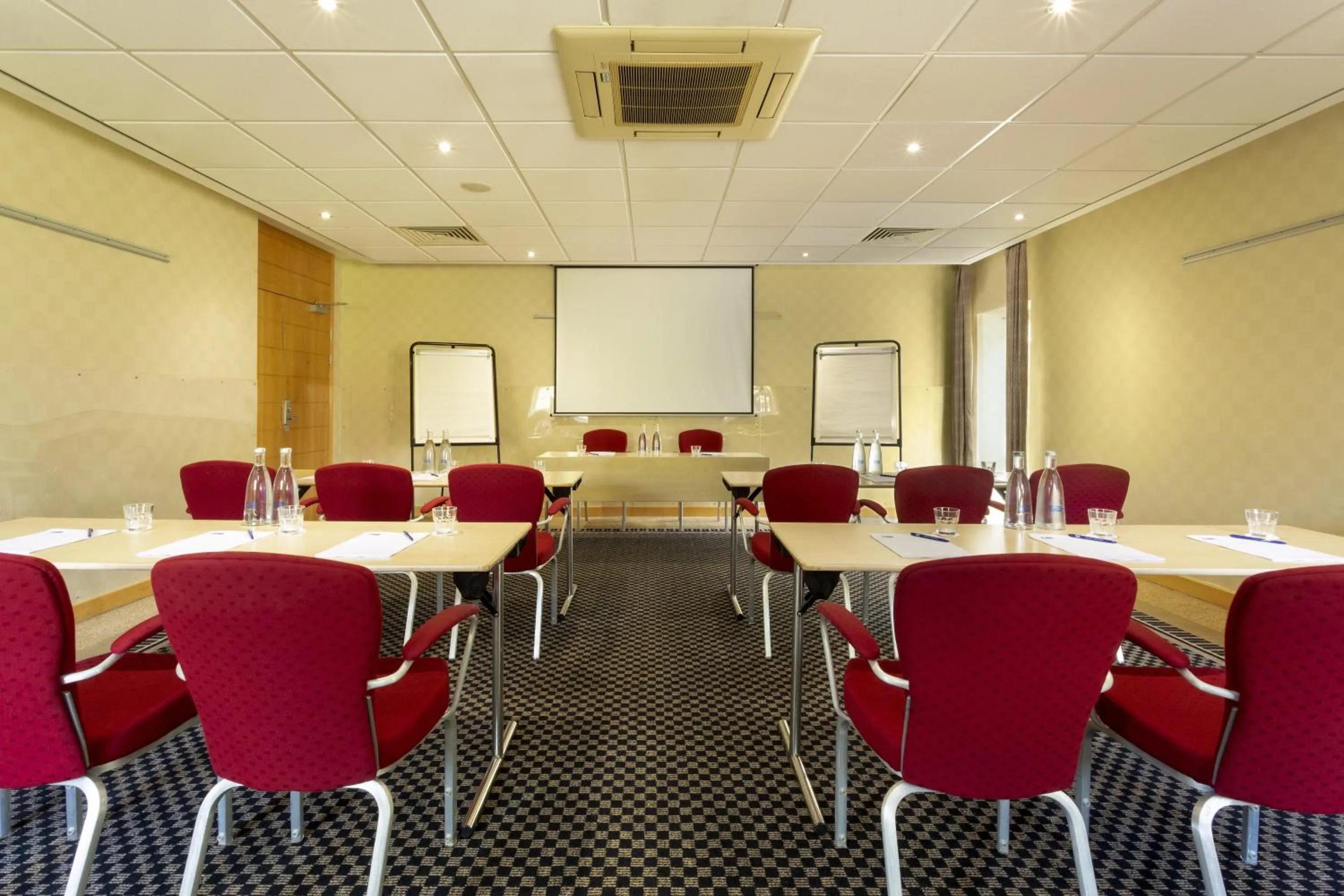 Meeting/conference room in Holiday Inn Express Southampton - M27, J7 by IHG