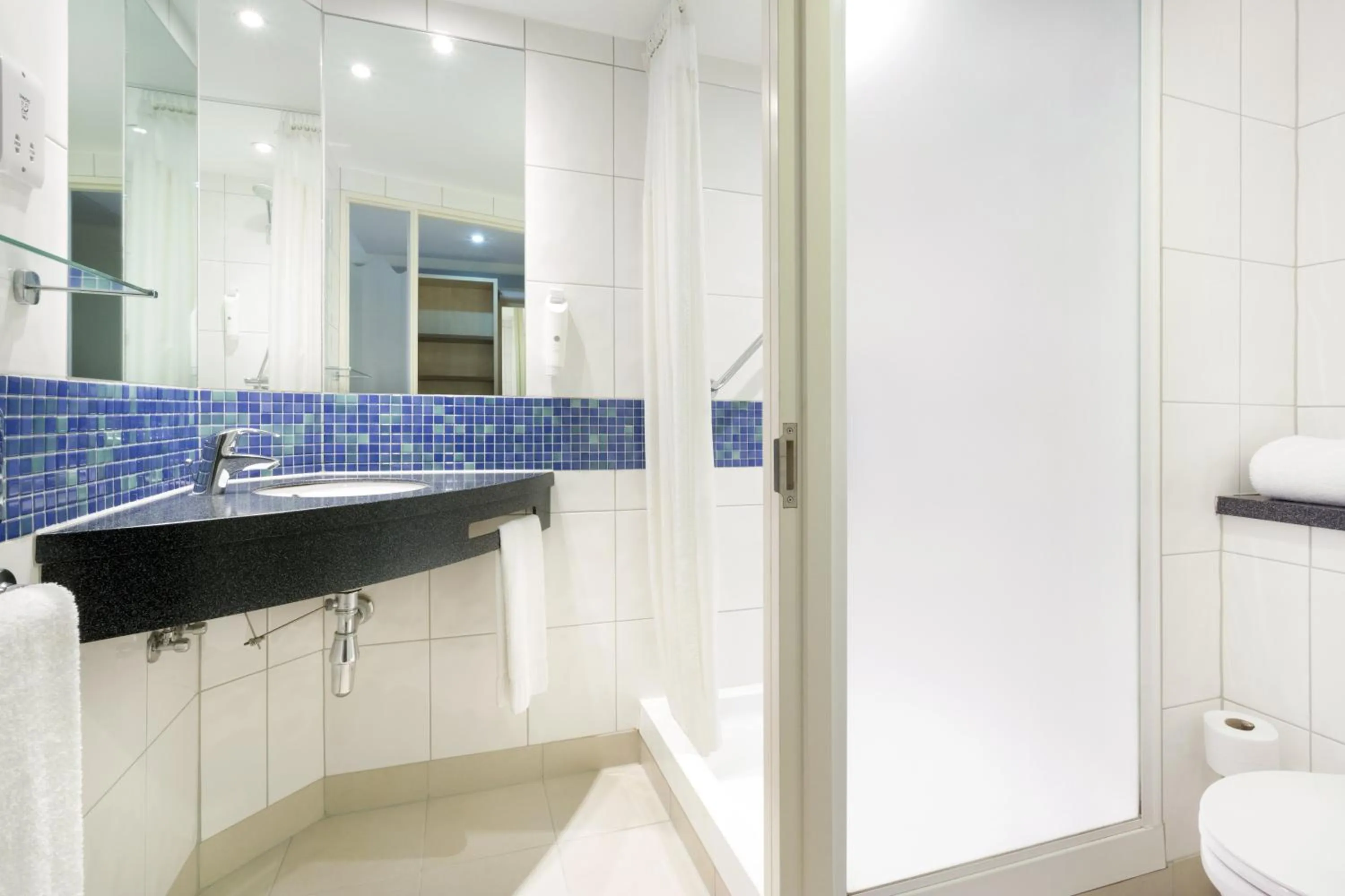 Photo of the whole room in Holiday Inn Express Southampton - M27, J7 by IHG