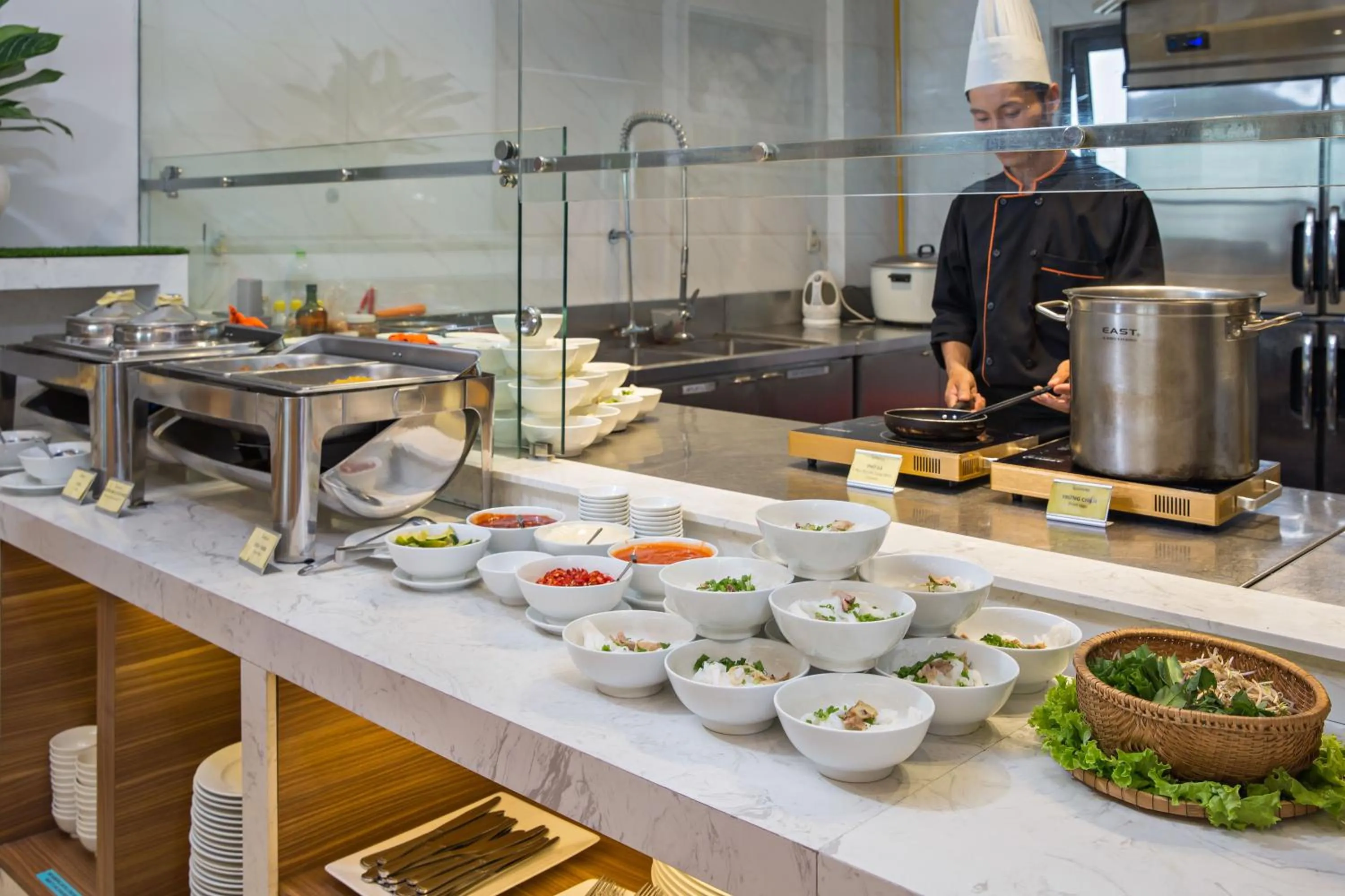 Restaurant/places to eat in Bliss Luxury Hotel