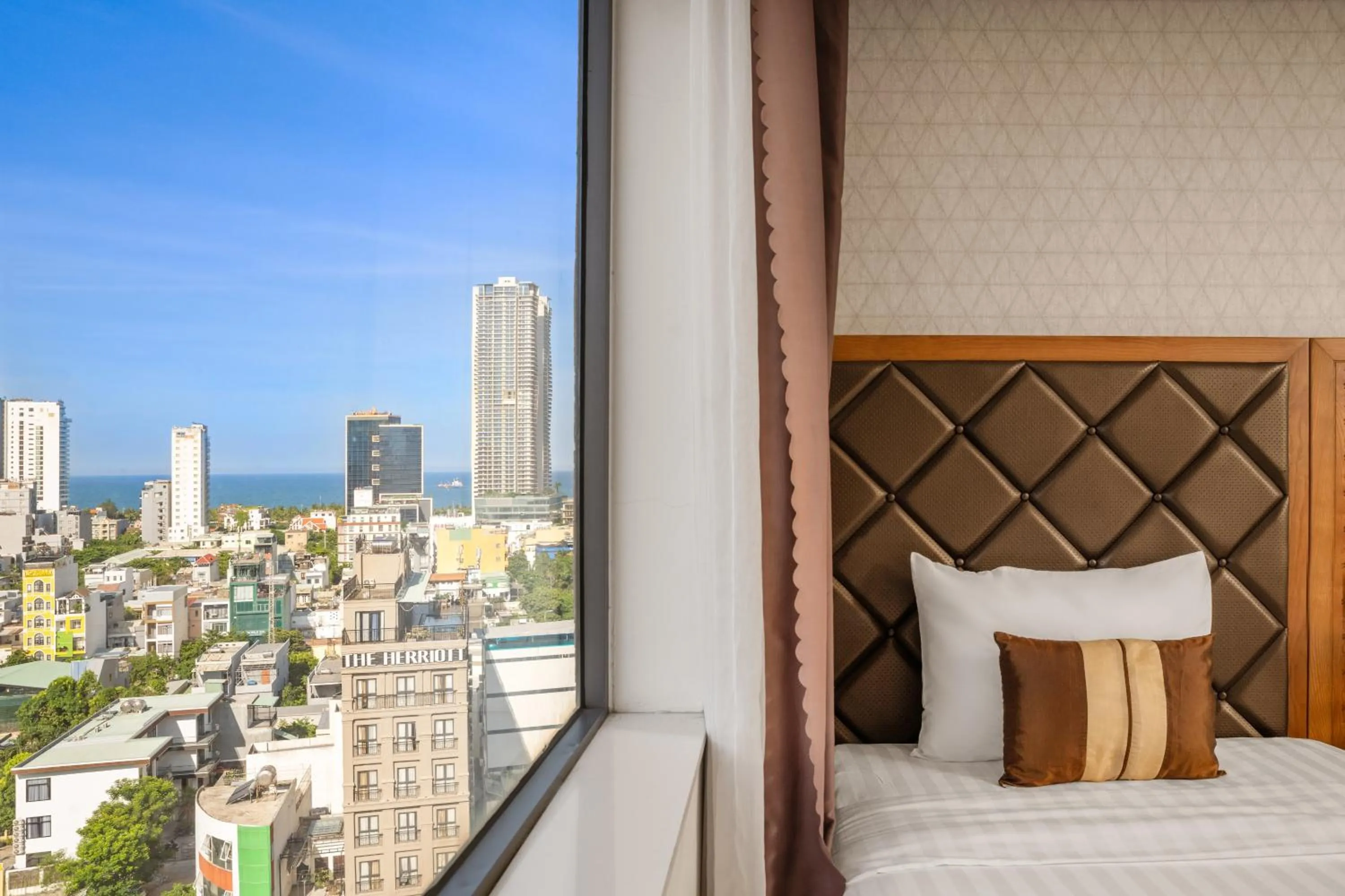 City view, Bed in Bliss Luxury Hotel