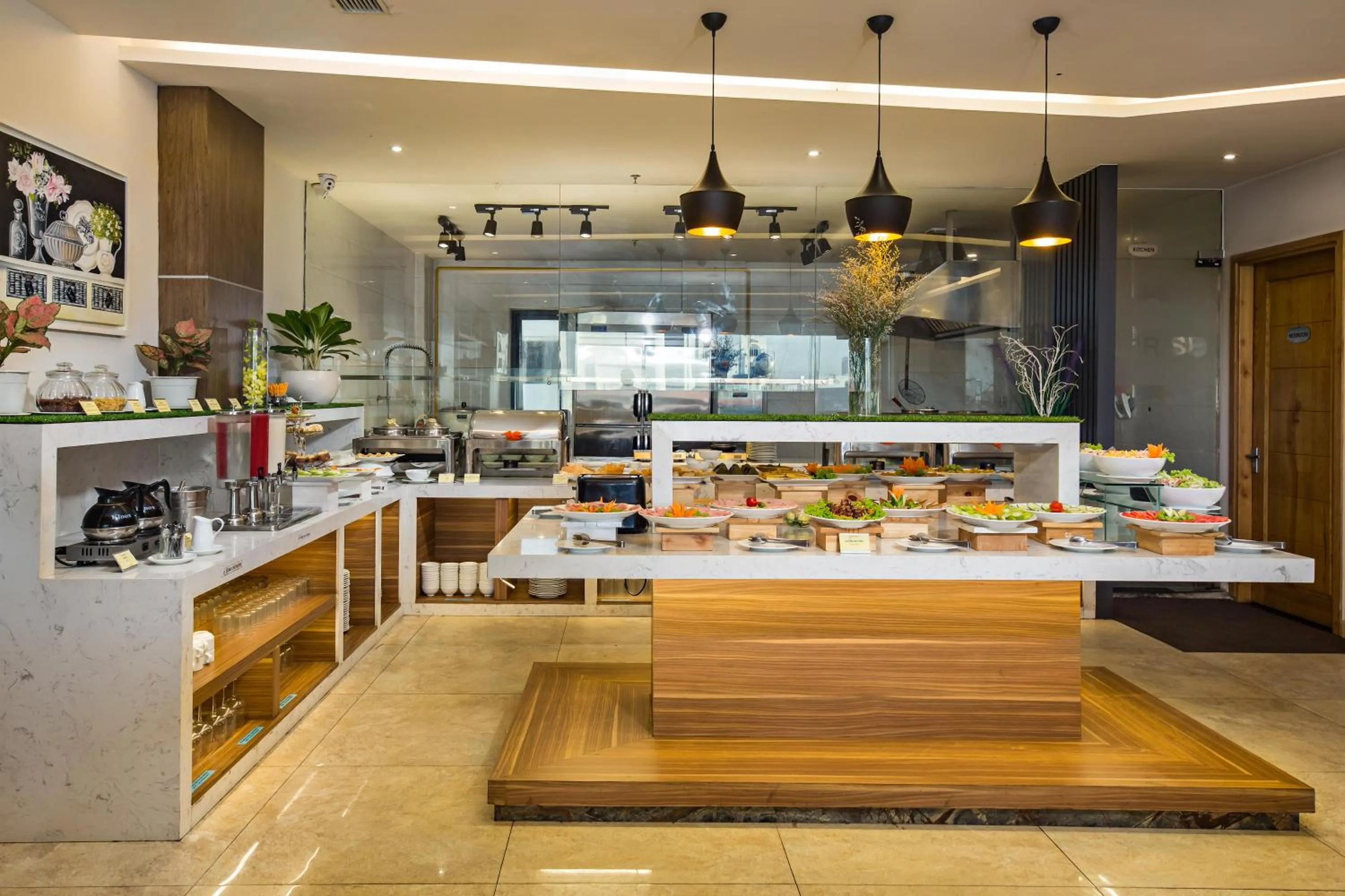 Restaurant/places to eat in Bliss Luxury Hotel