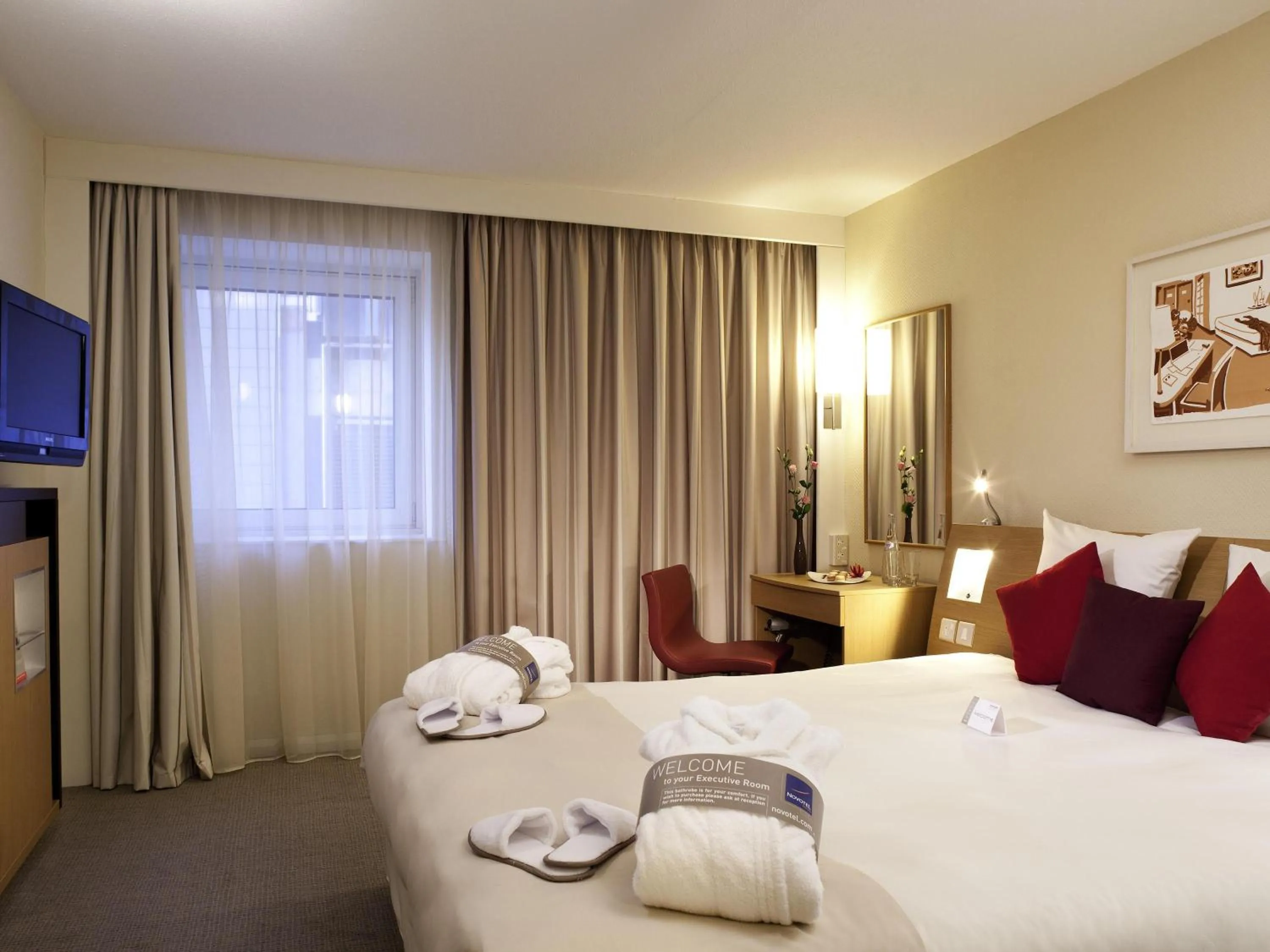 Bedroom, Bed in Novotel Sheffield Centre