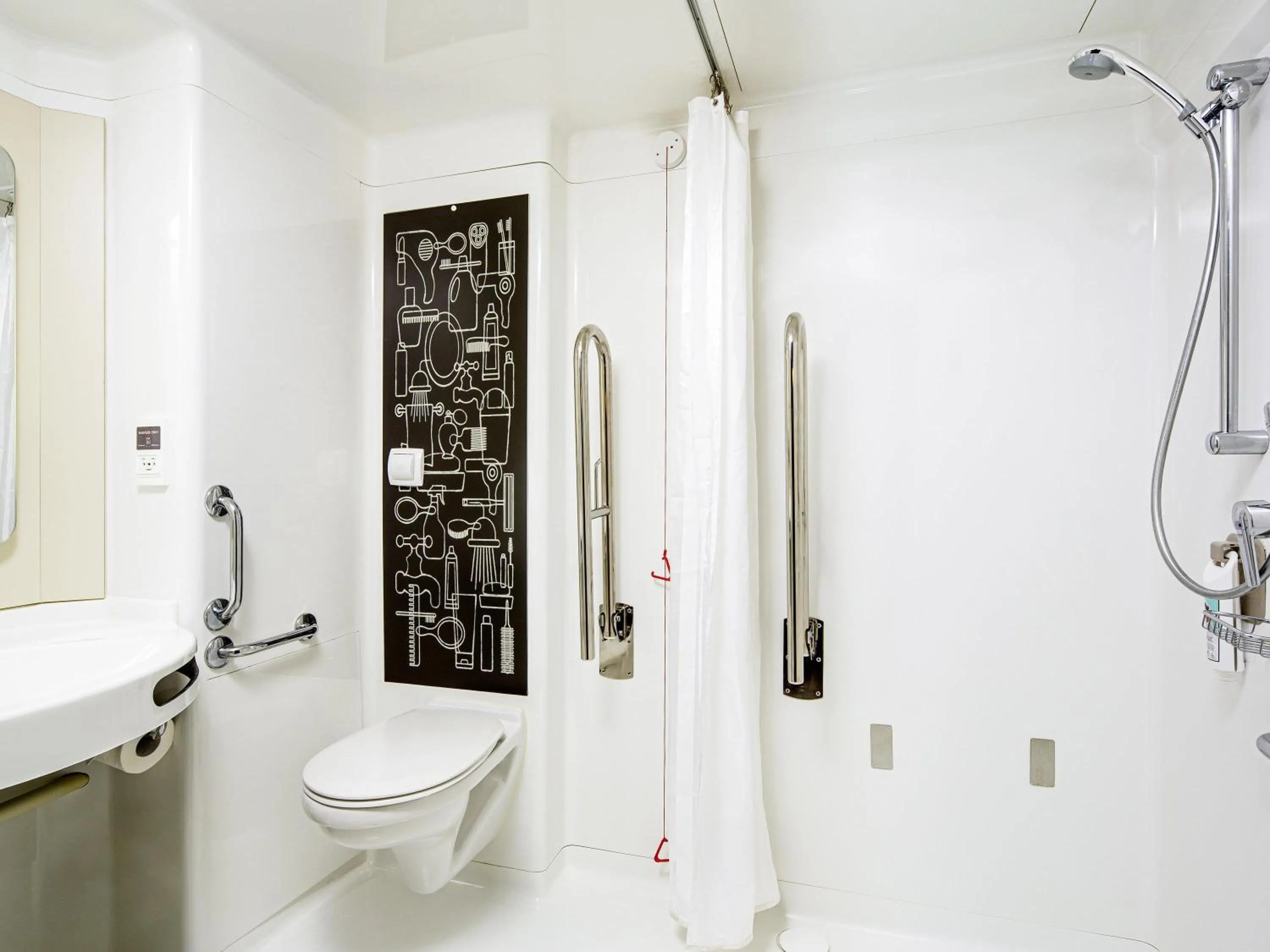 Bedroom in ibis London Excel-Docklands