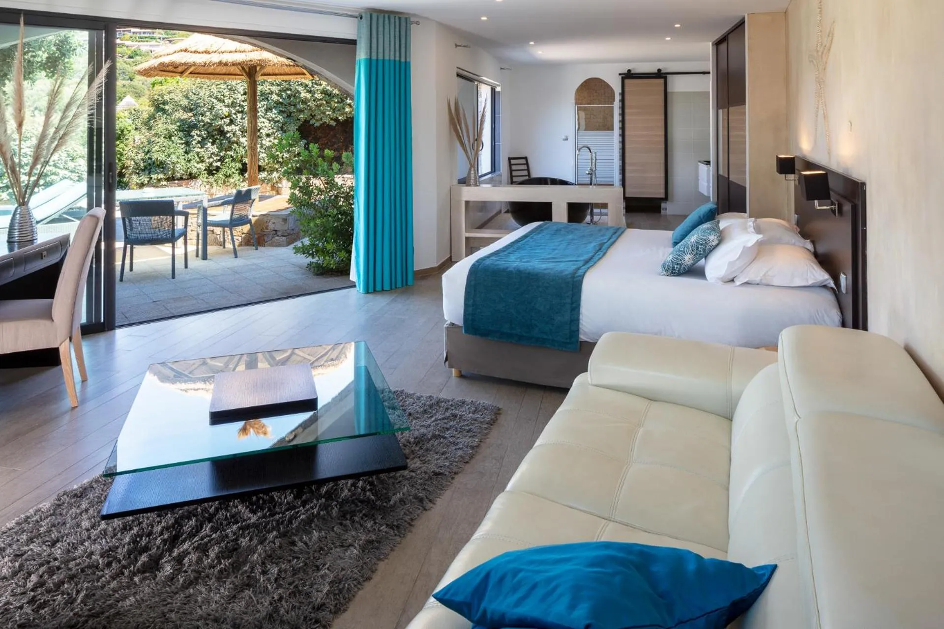 Decorative detail, Bed in Hotel Le Ruesco