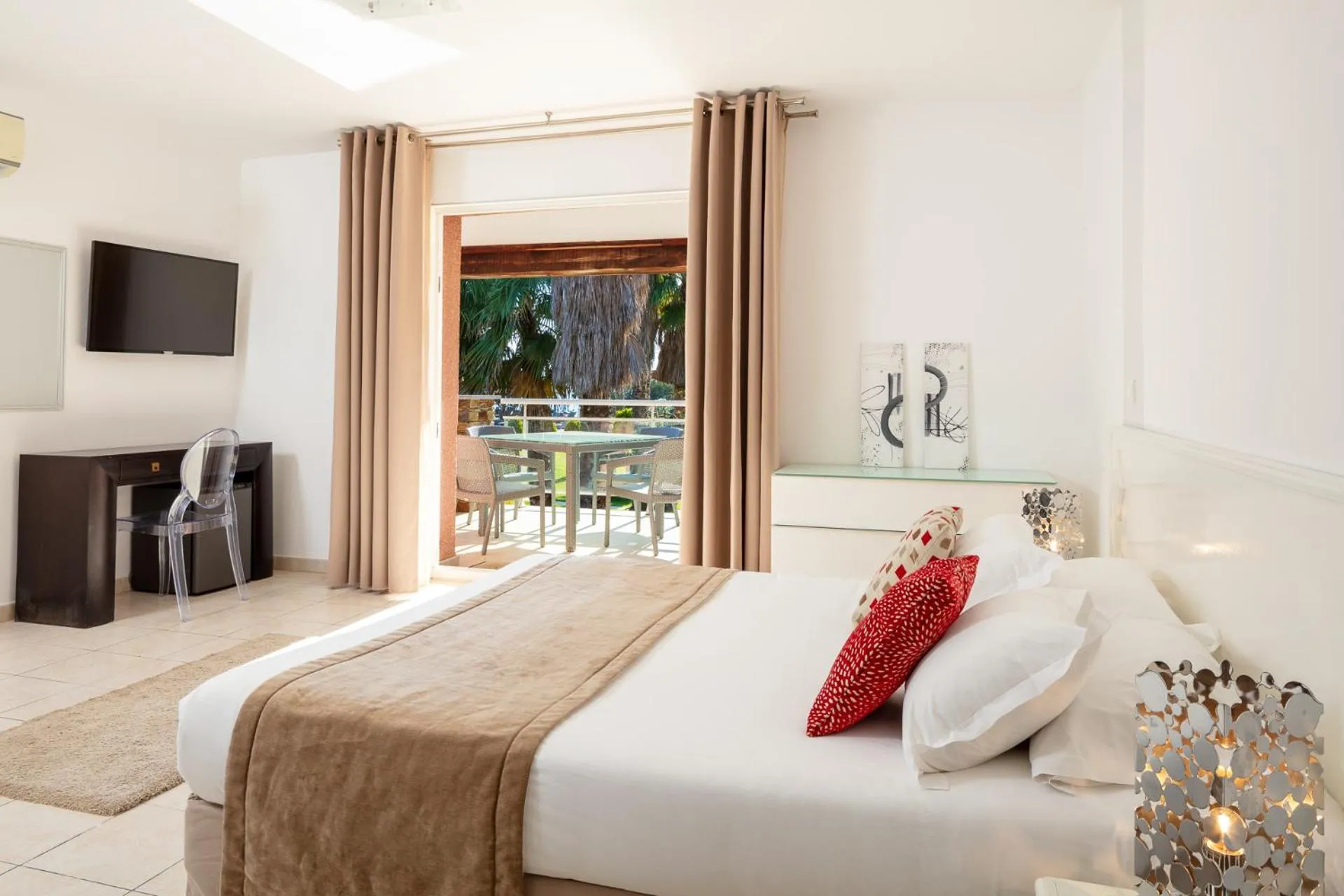 Bed in Hotel Le Ruesco