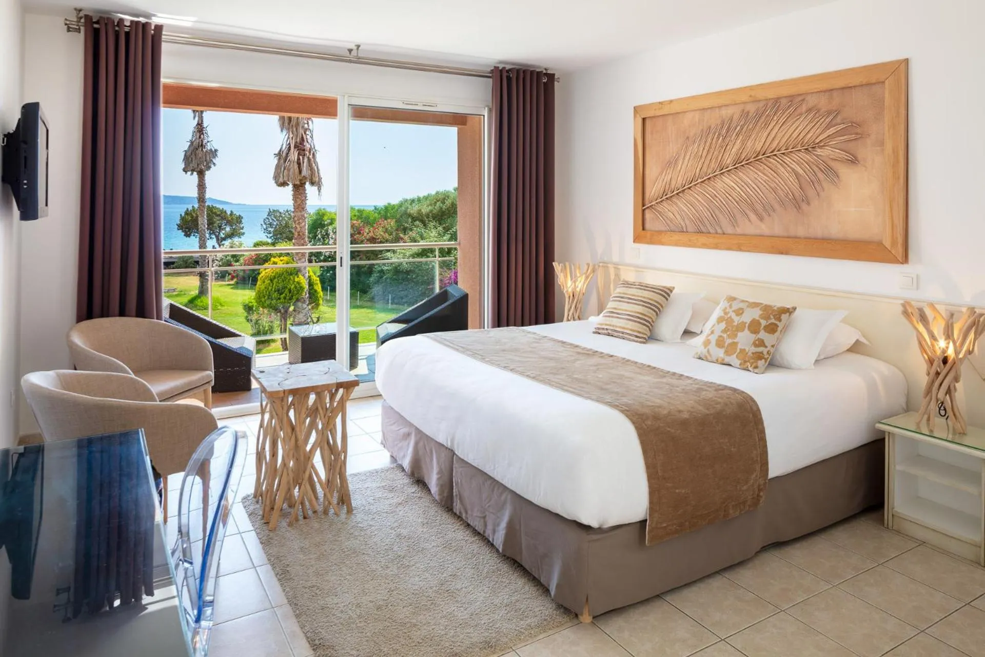 Bed in Hotel Le Ruesco