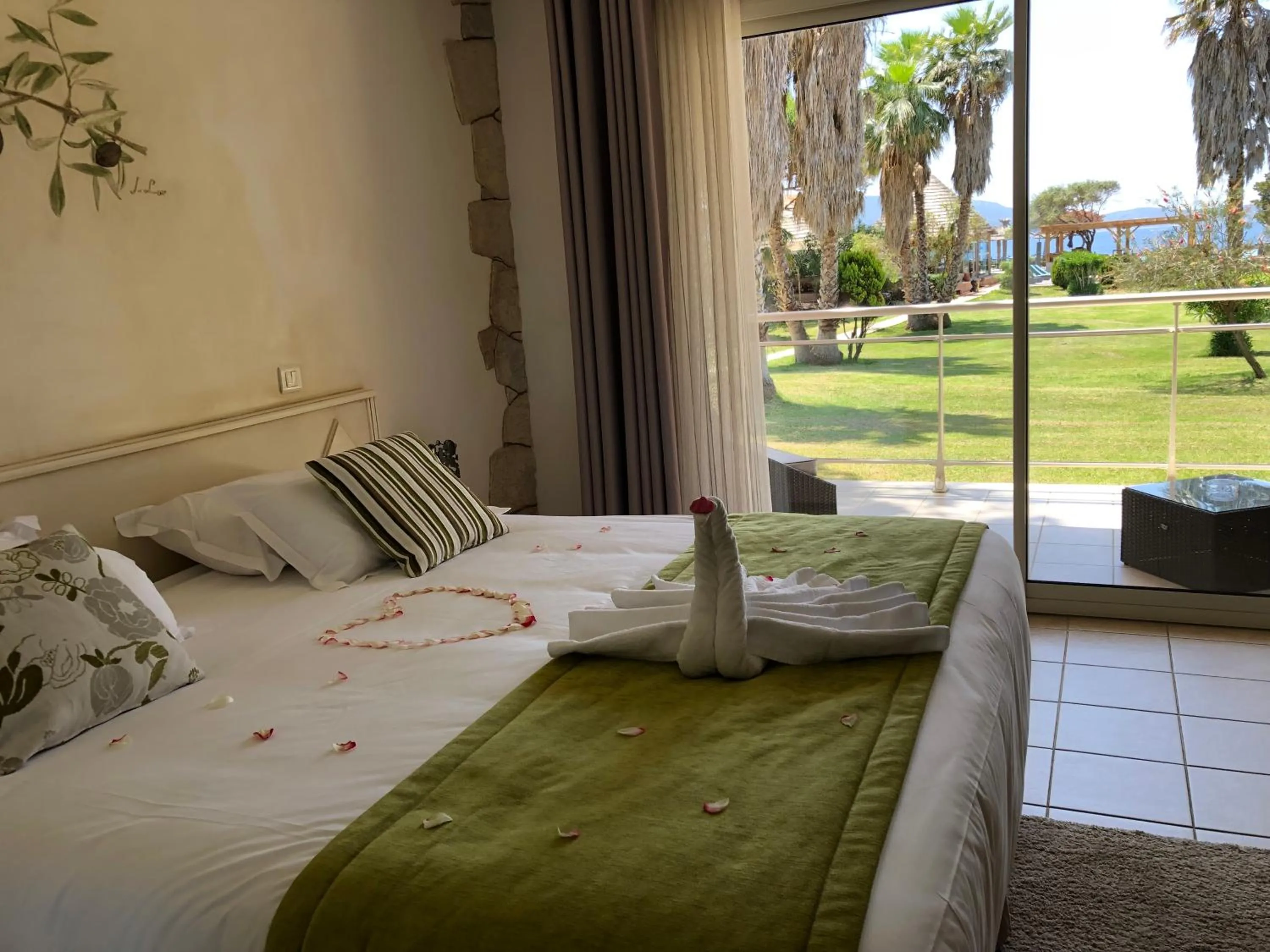 View (from property/room), Bed in Hotel Le Ruesco