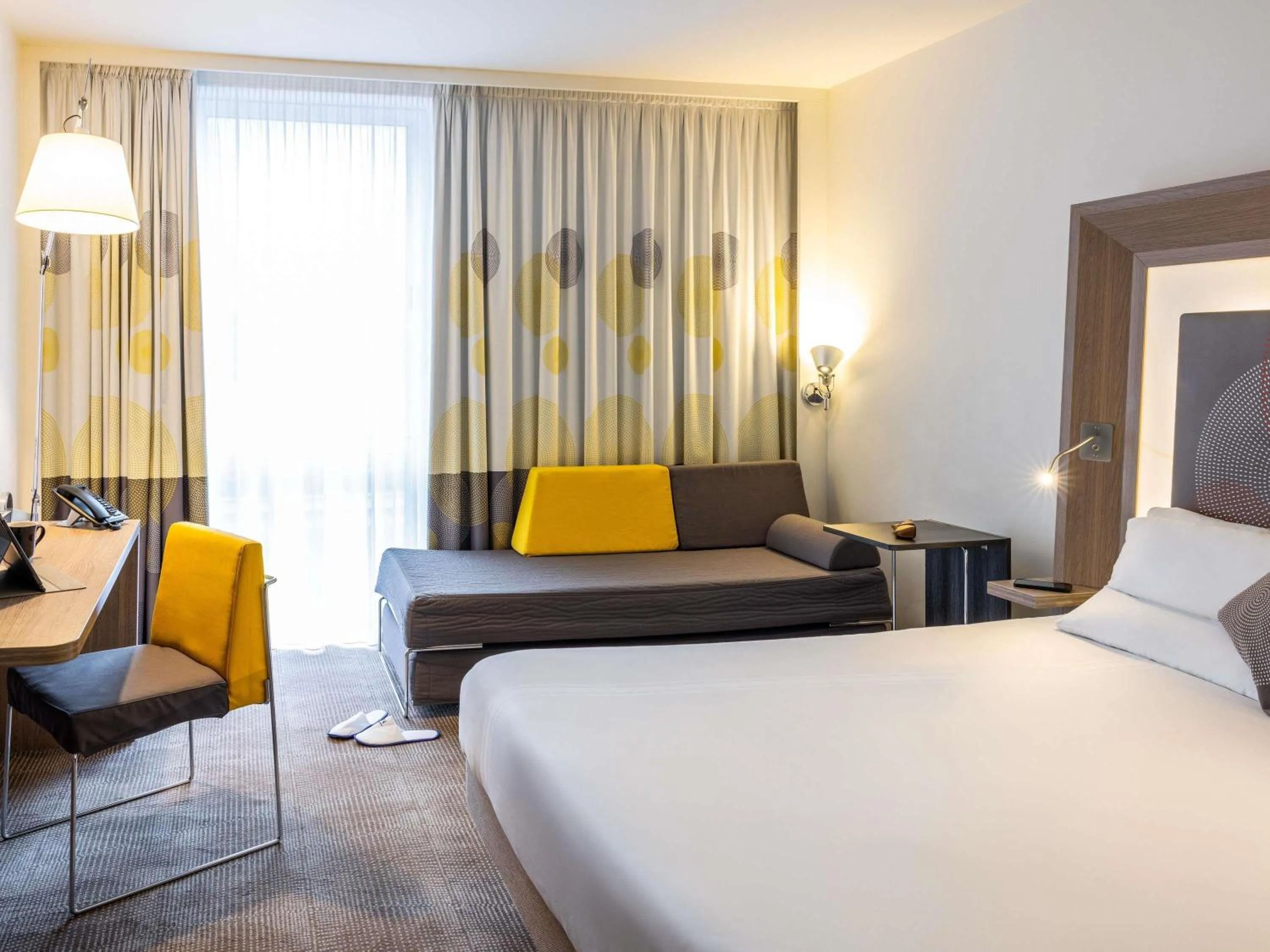 Bedroom, Bed in Novotel Leeds Centre