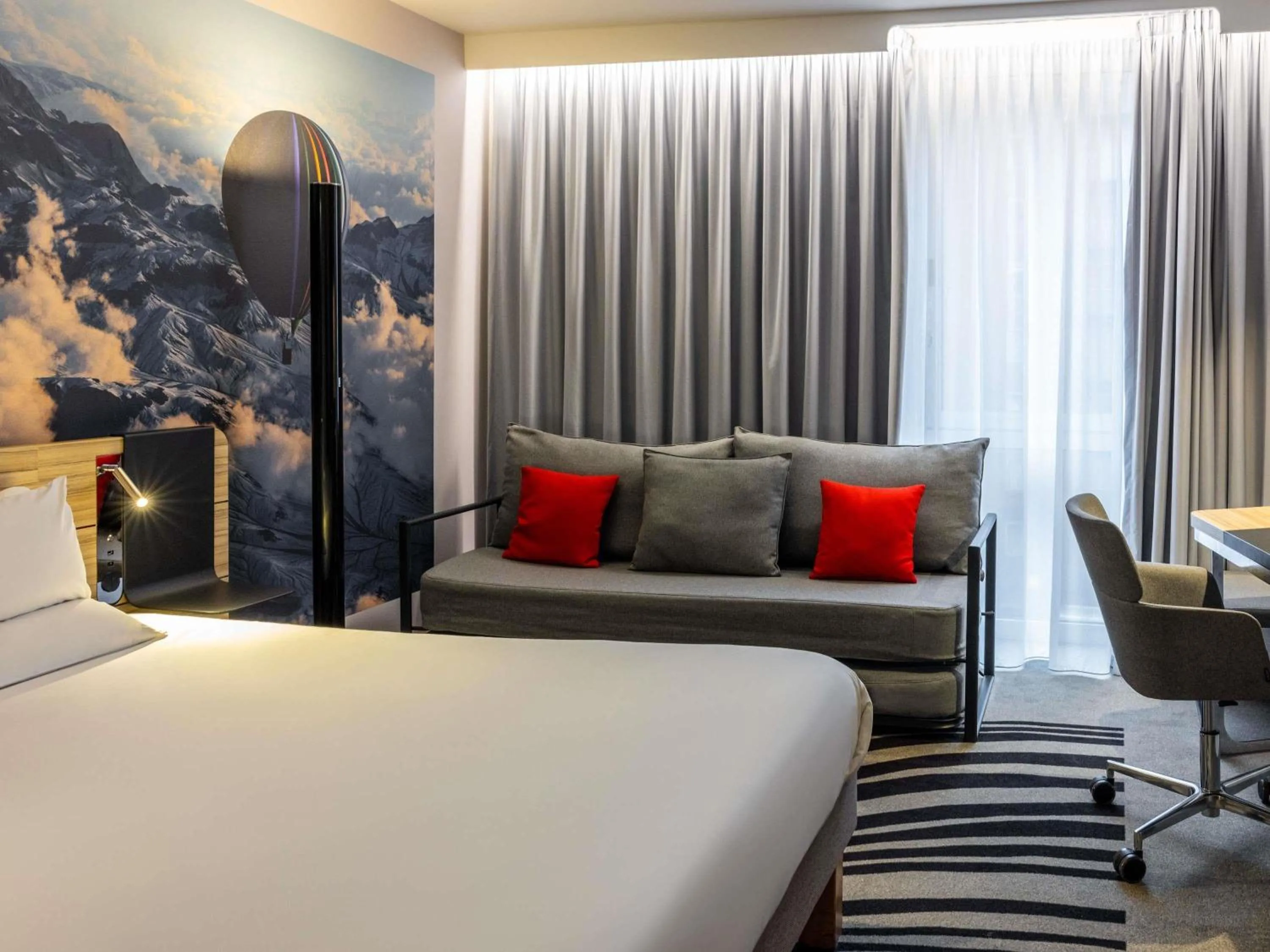 Property building, Bed in Novotel Leeds Centre