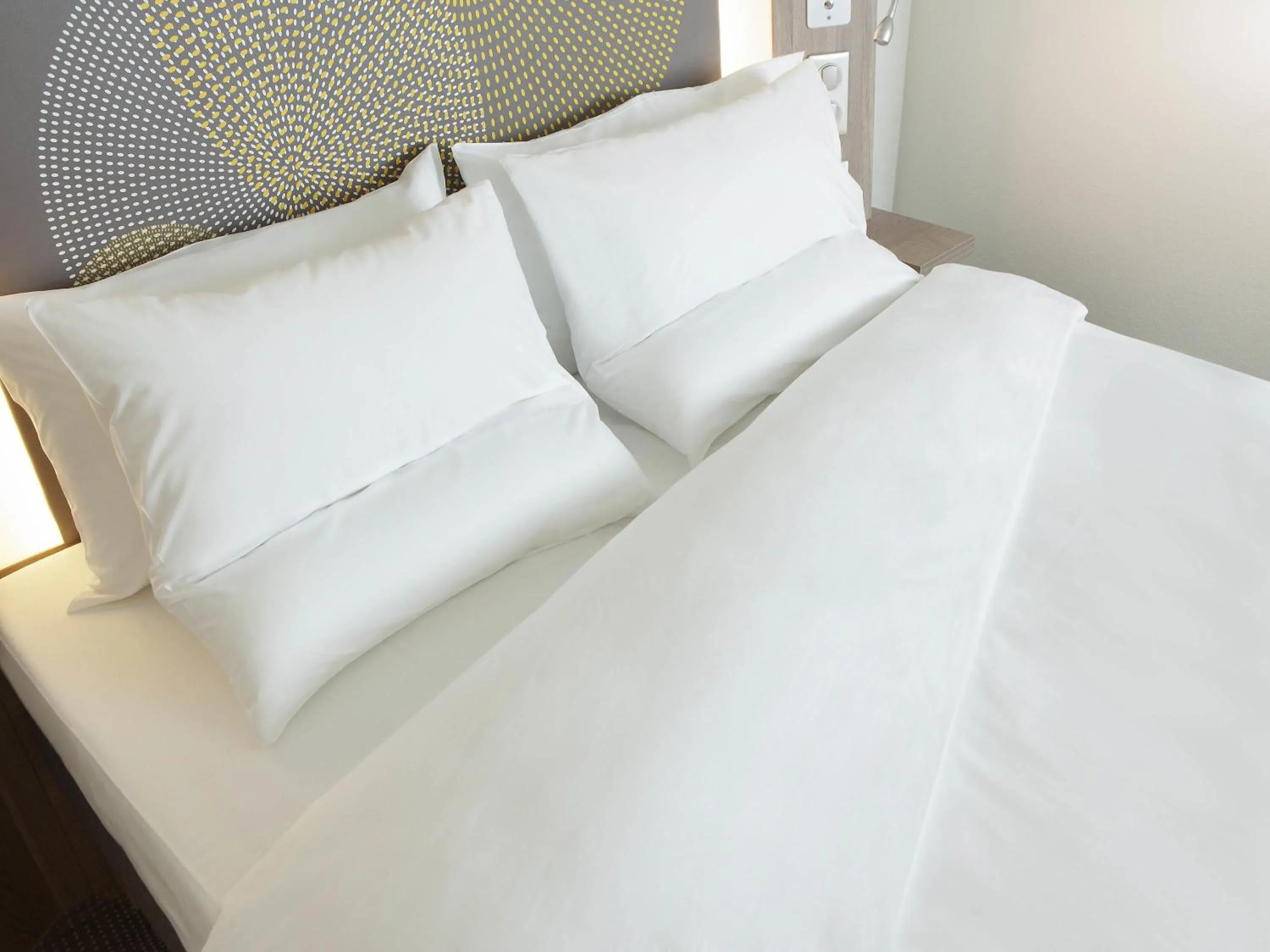 Bedroom, Bed in Novotel Leeds Centre