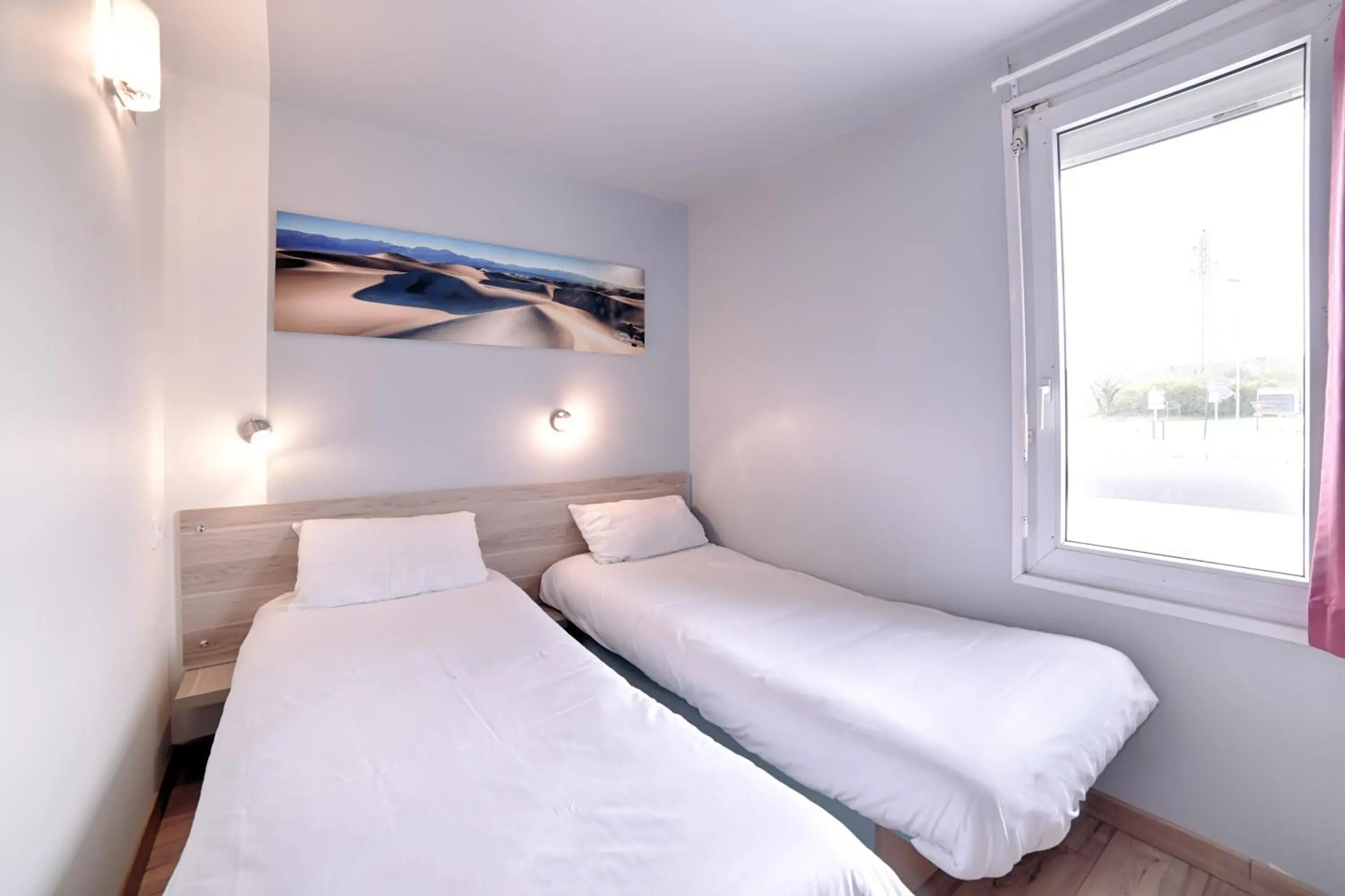 Twin Room in Brit Hotel Macon Nord Autoroute du Soleil Twin Room in Brit Hotel Macon Nord Autoroute du Soleil