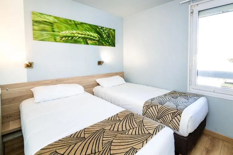 Bedroom, Bed in Brit Hotel Macon Nord Autoroute du Soleil