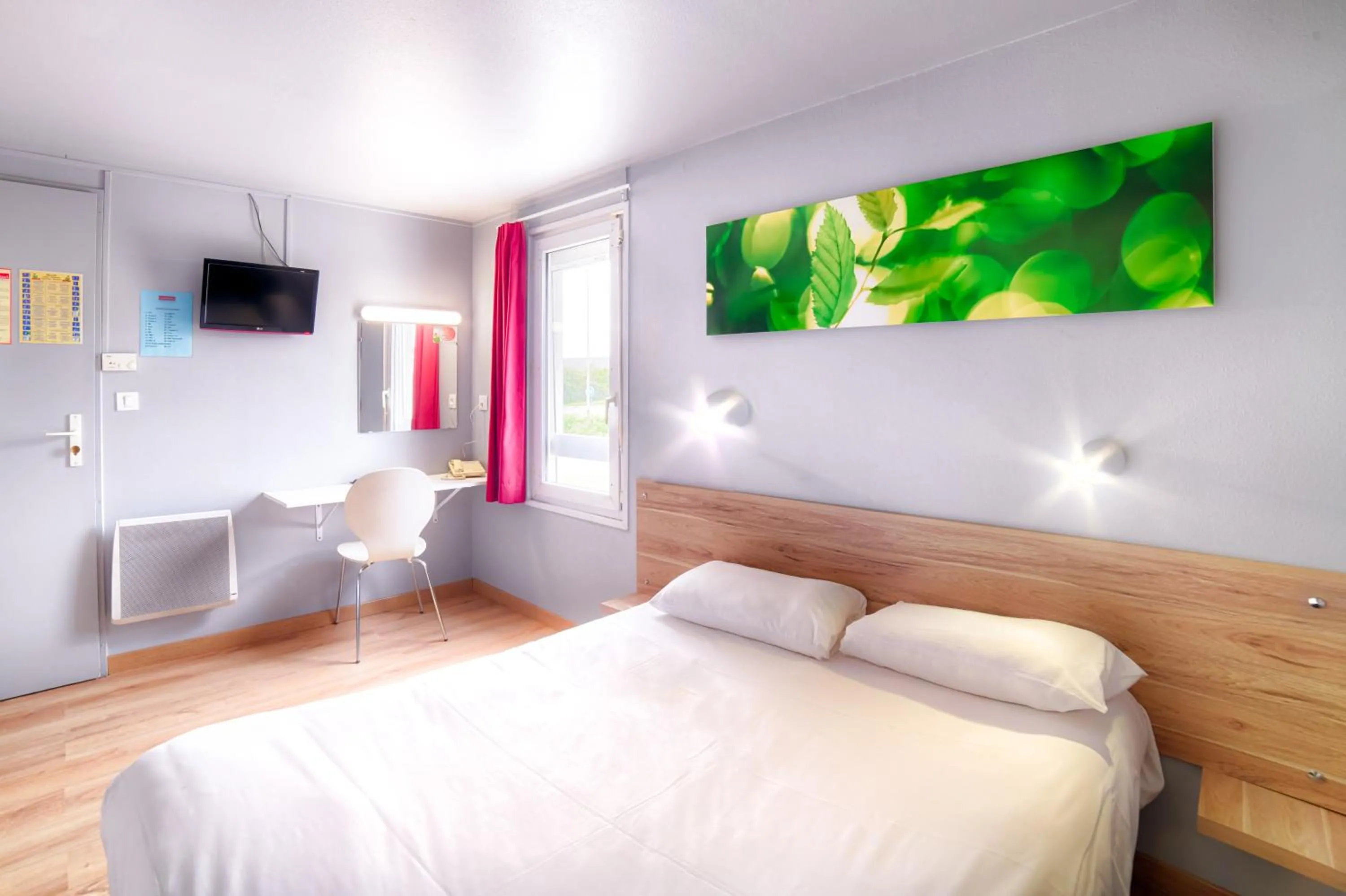 Bedroom, Bed in Brit Hotel Macon Nord Autoroute du Soleil