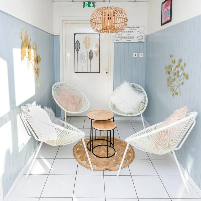 Living room in Brit Hotel Macon Nord Autoroute du Soleil