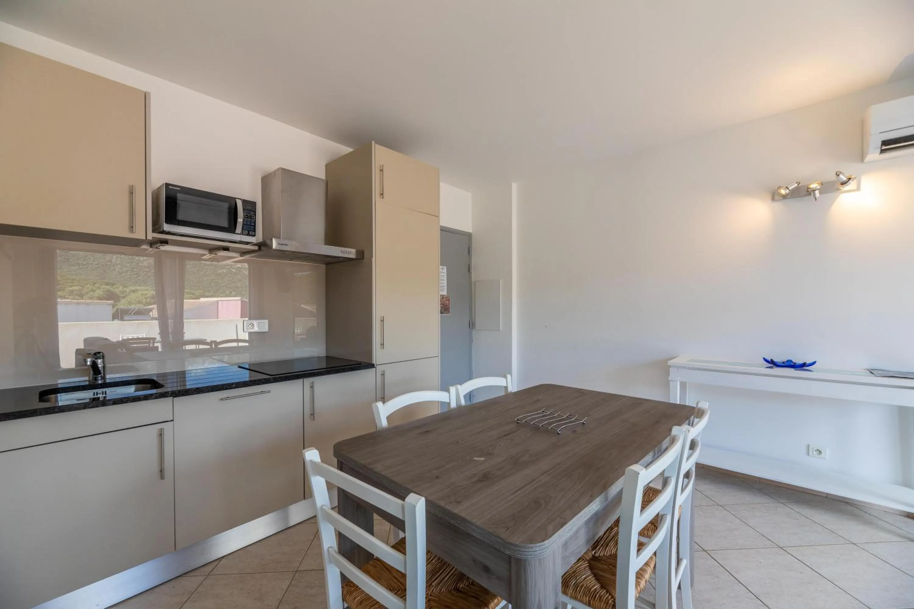 Dining area in Les Alizés Résidence & Spa