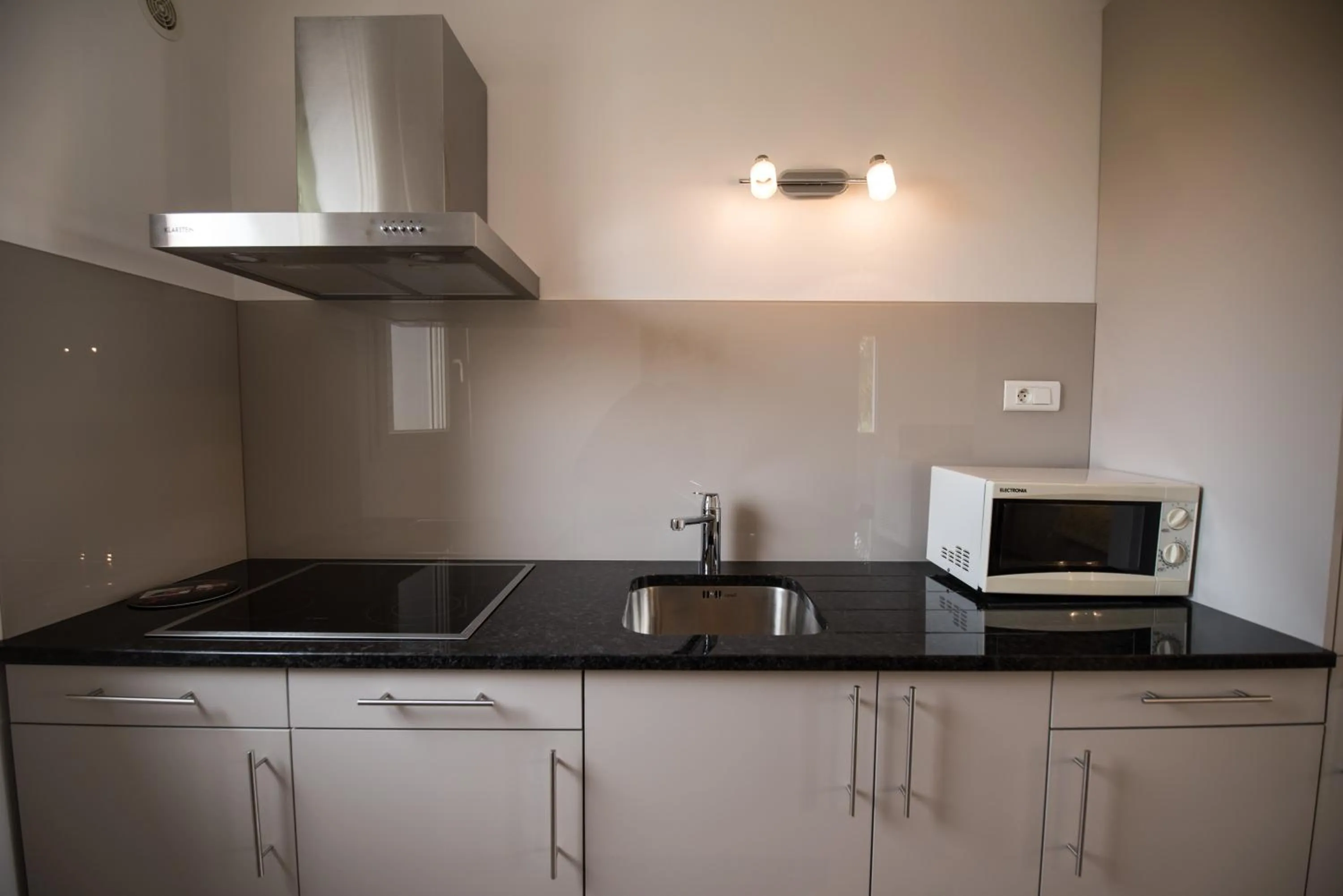 Kitchen or kitchenette in Les Alizés Résidence & Spa