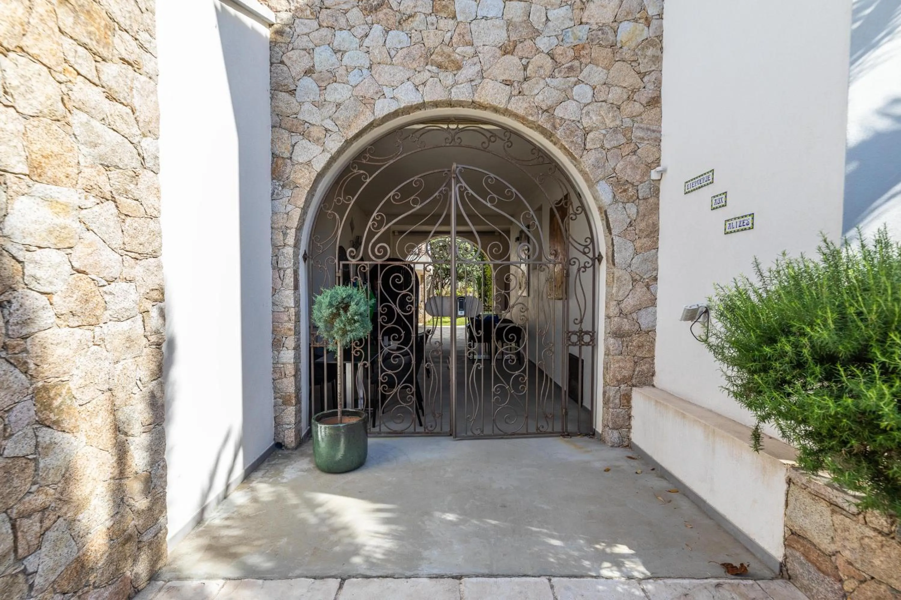 Facade/entrance in Les Alizés Résidence & Spa