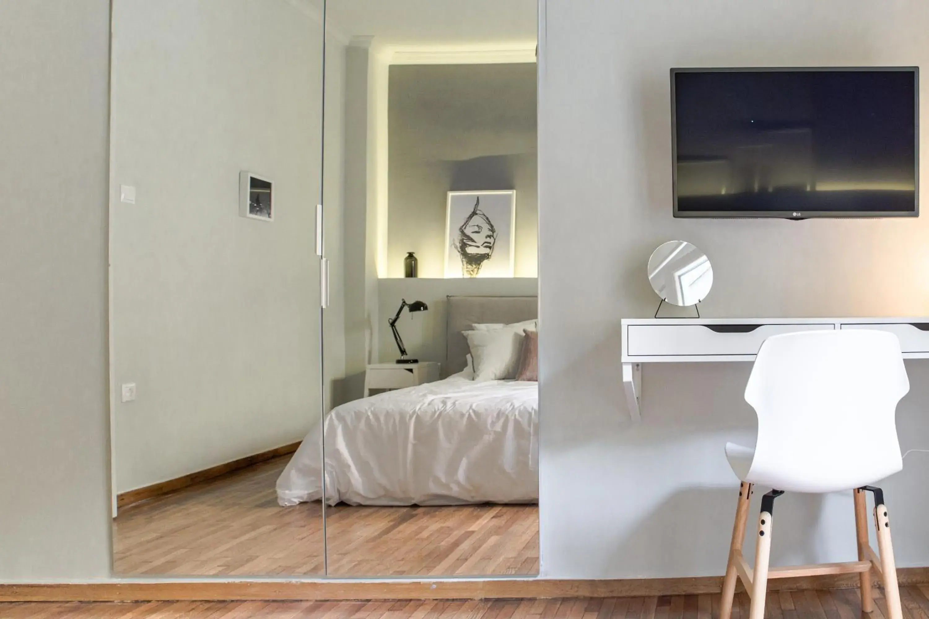 TV and multimedia, Bed in Muses Residence TV and multimedia, Bed in Muses Residence