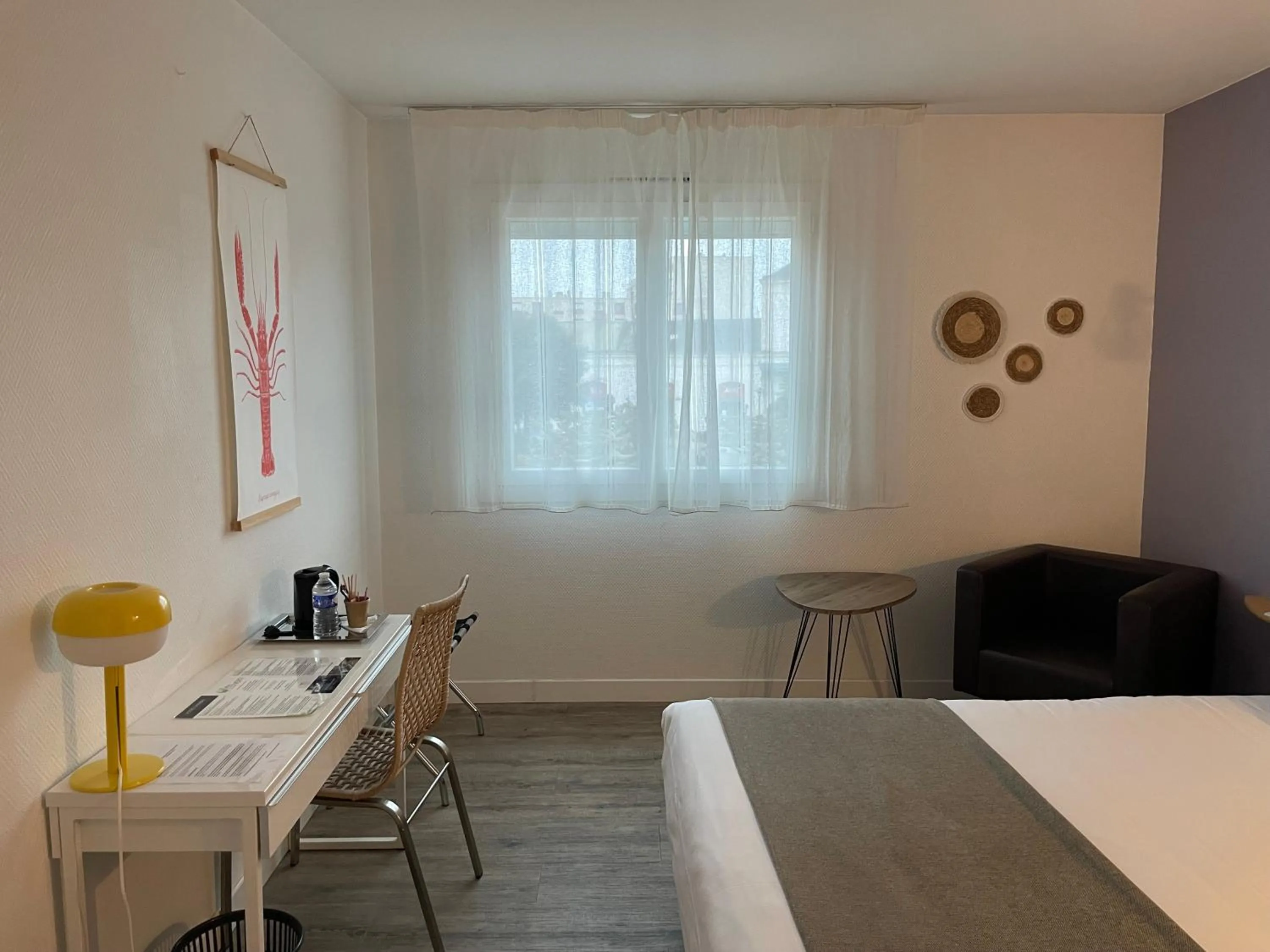 Bed in Cit'Hotel Le Chêne Vert