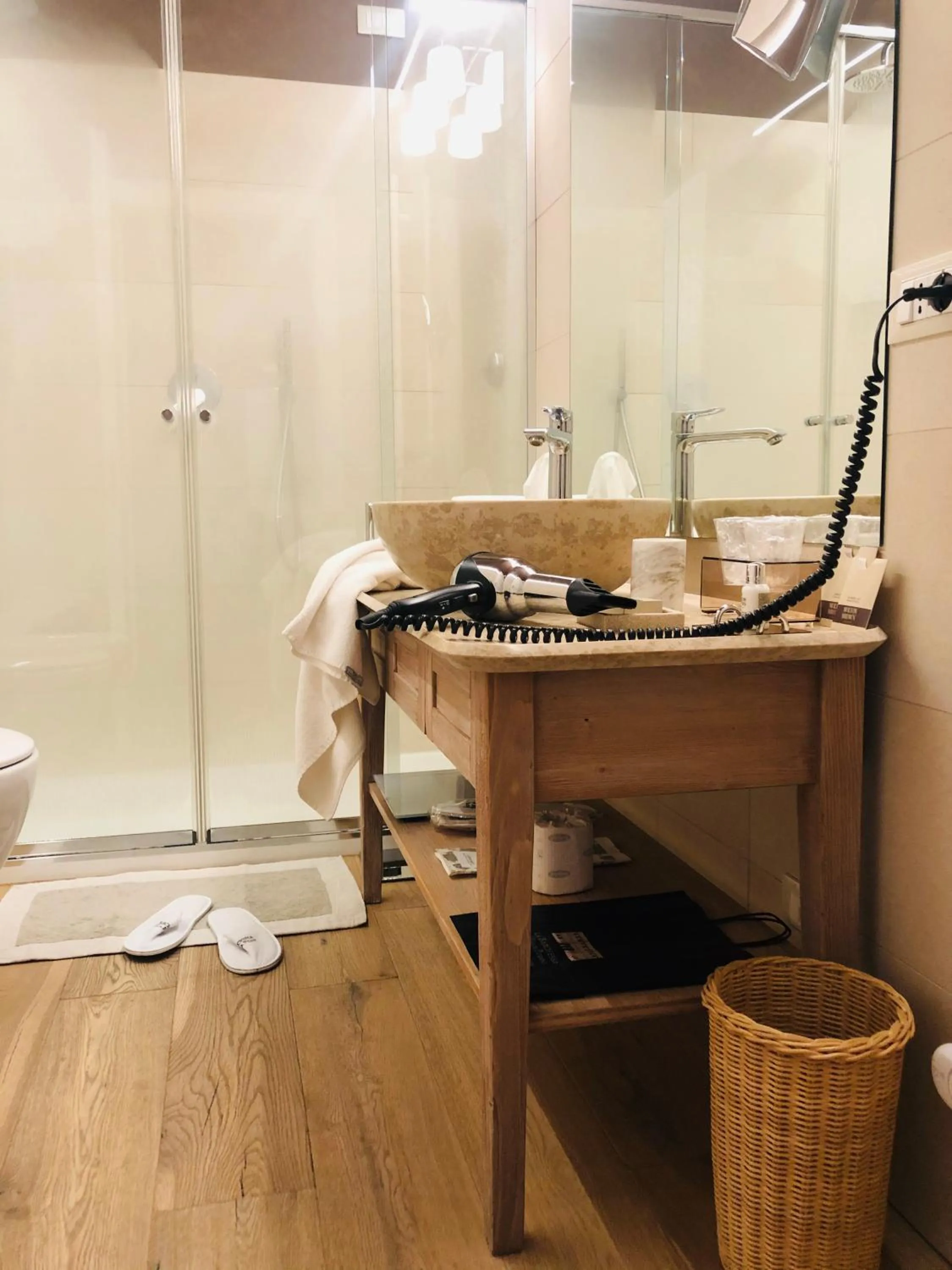 Shower in La Barchessa di Villa Pisani