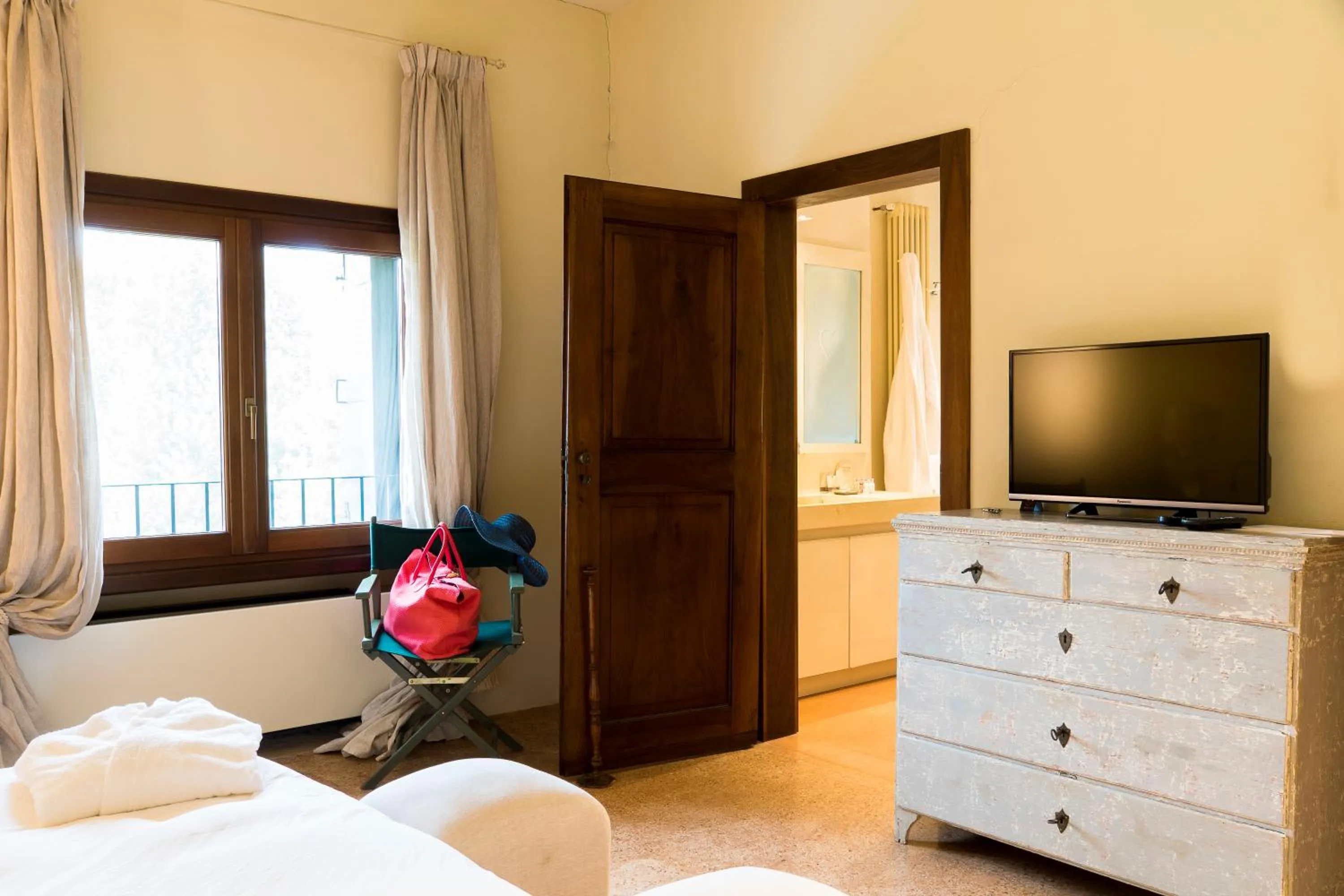 Decorative detail, Bed in La Barchessa di Villa Pisani