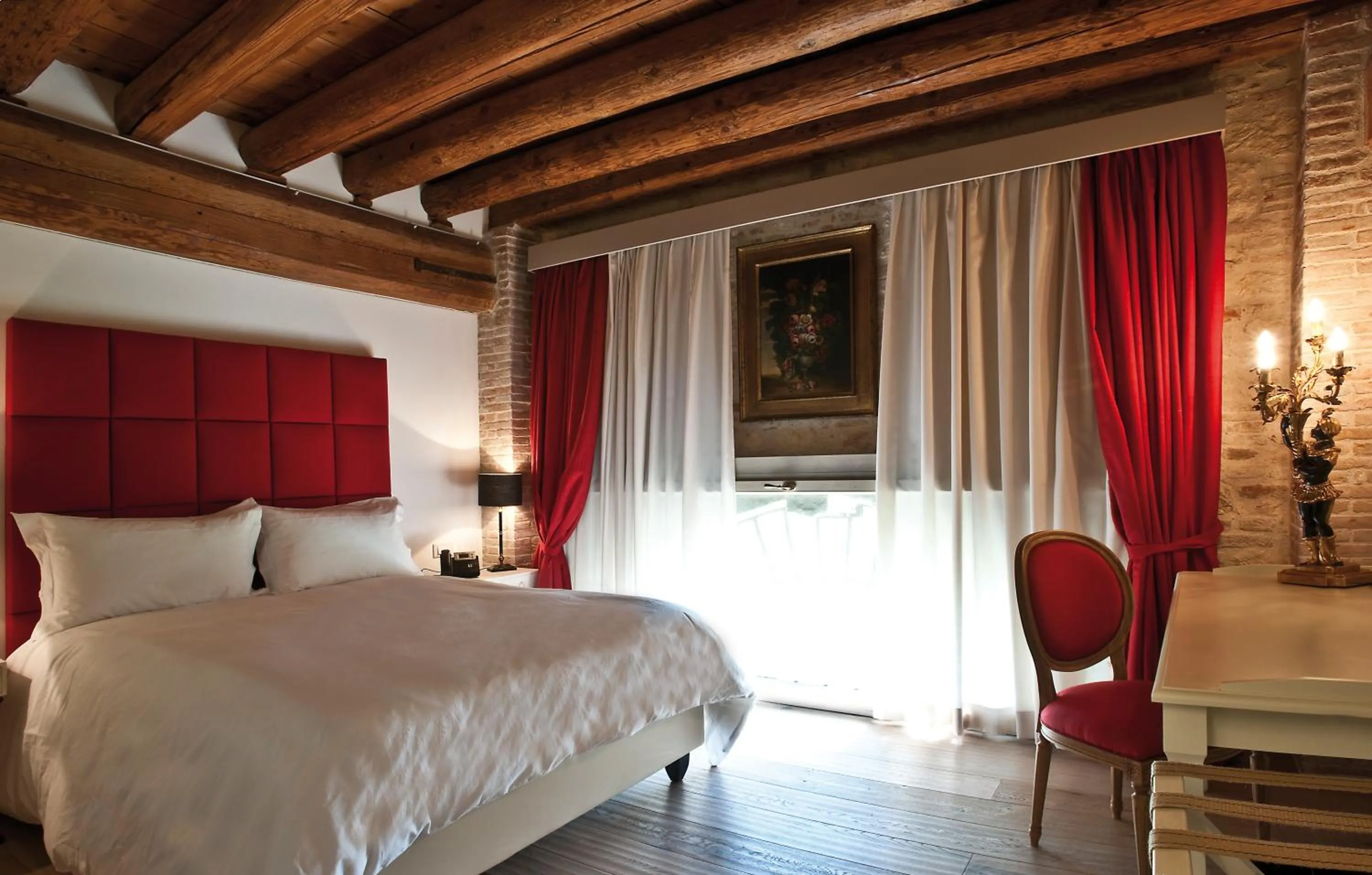 Photo of the whole room, Bed in La Barchessa di Villa Pisani