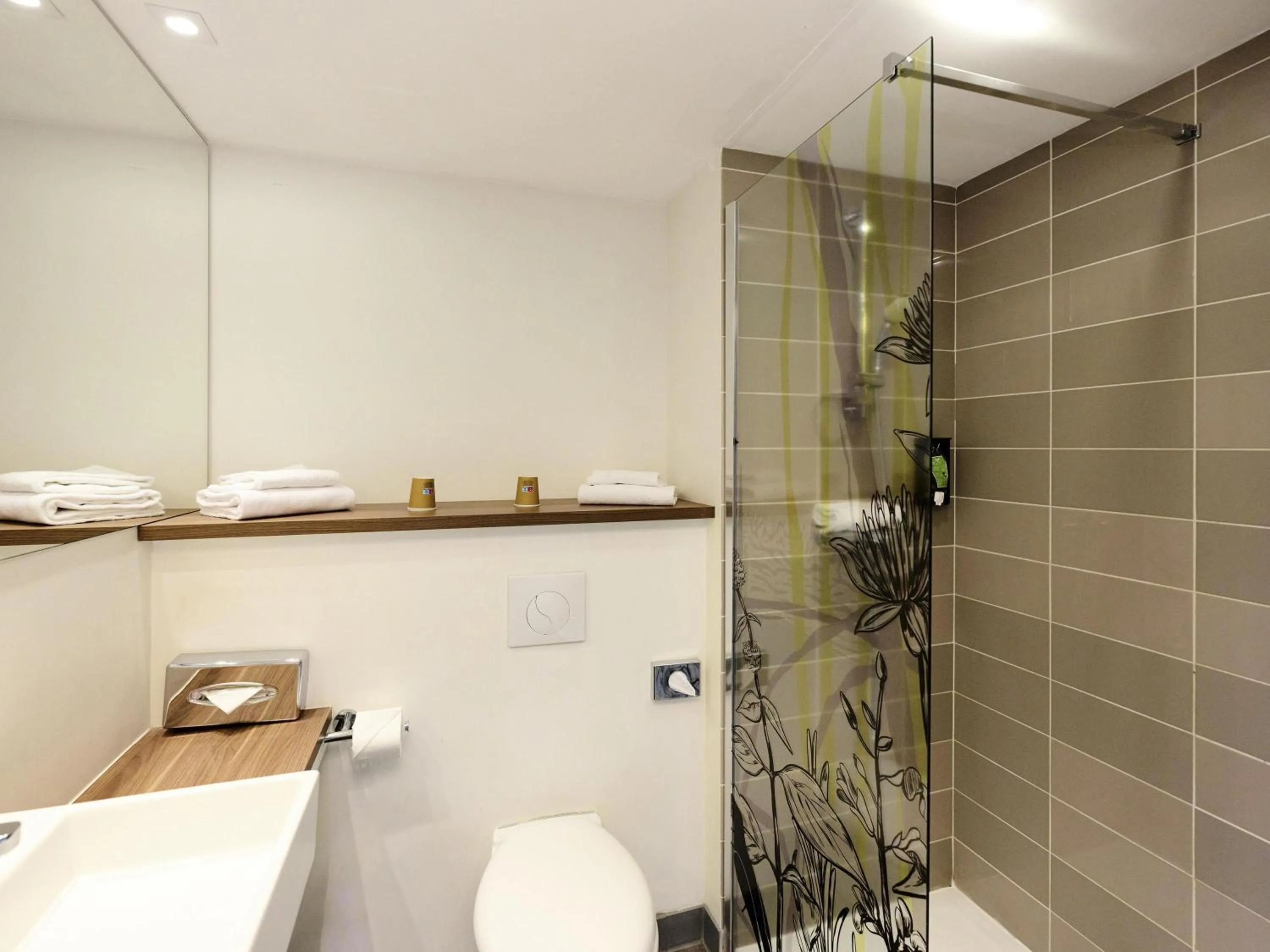 Bedroom in ibis Styles Bordeaux Begles Arena