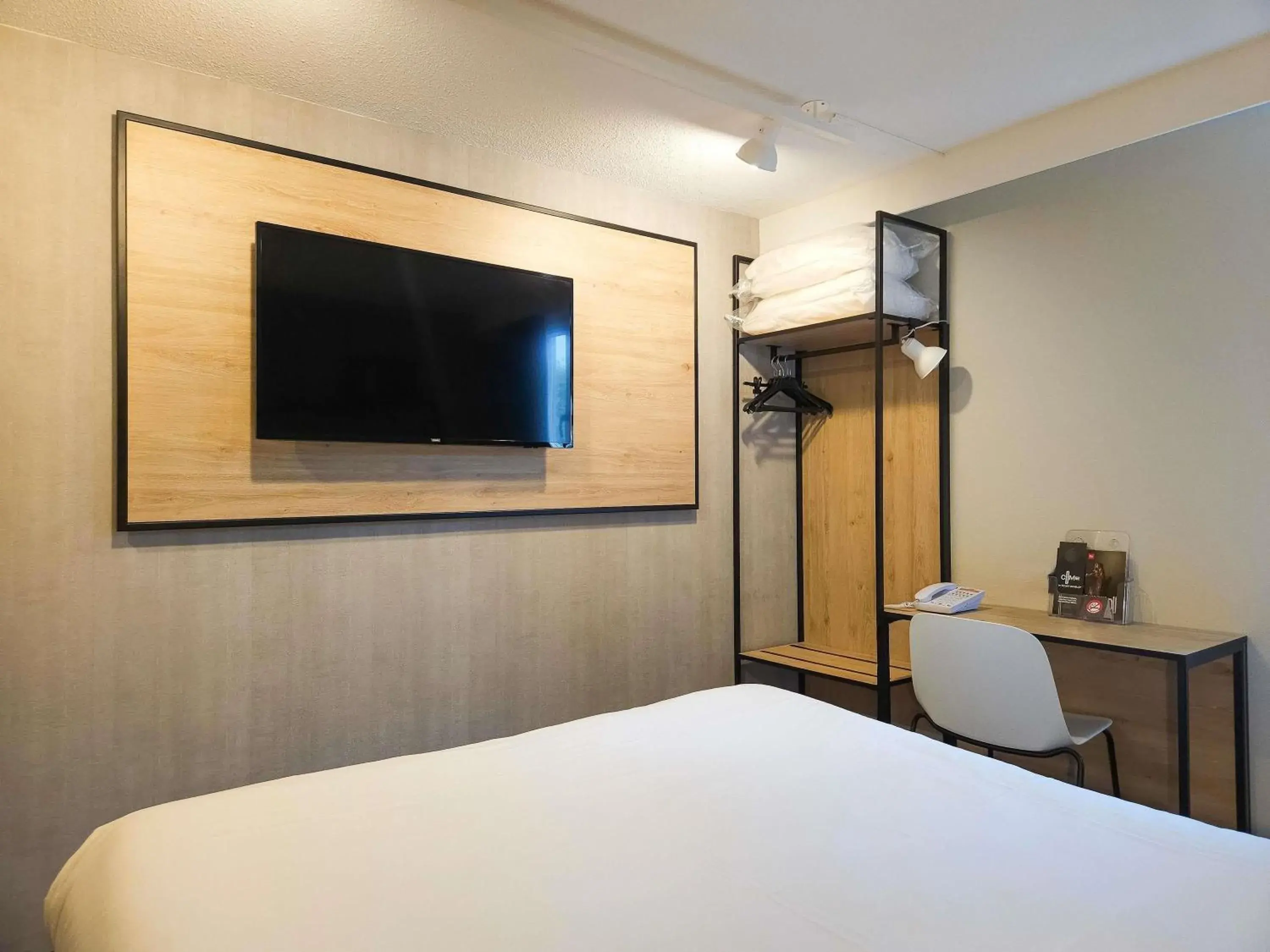 Bedroom, Bed in ibis Creil Sur Oise Bedroom, Bed in ibis Creil Sur Oise