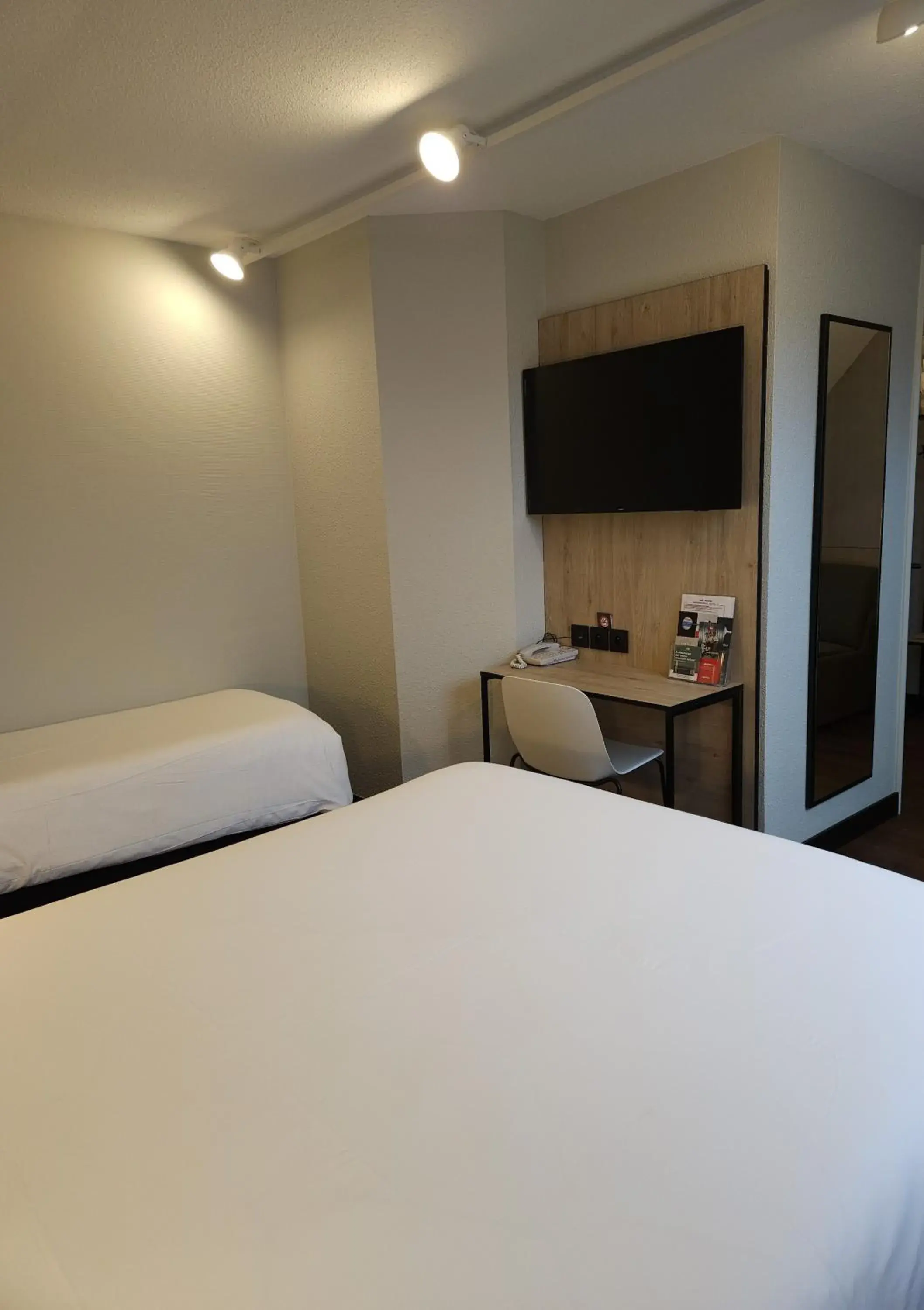 Bedroom, Bed in ibis Creil Sur Oise Bedroom, Bed in ibis Creil Sur Oise