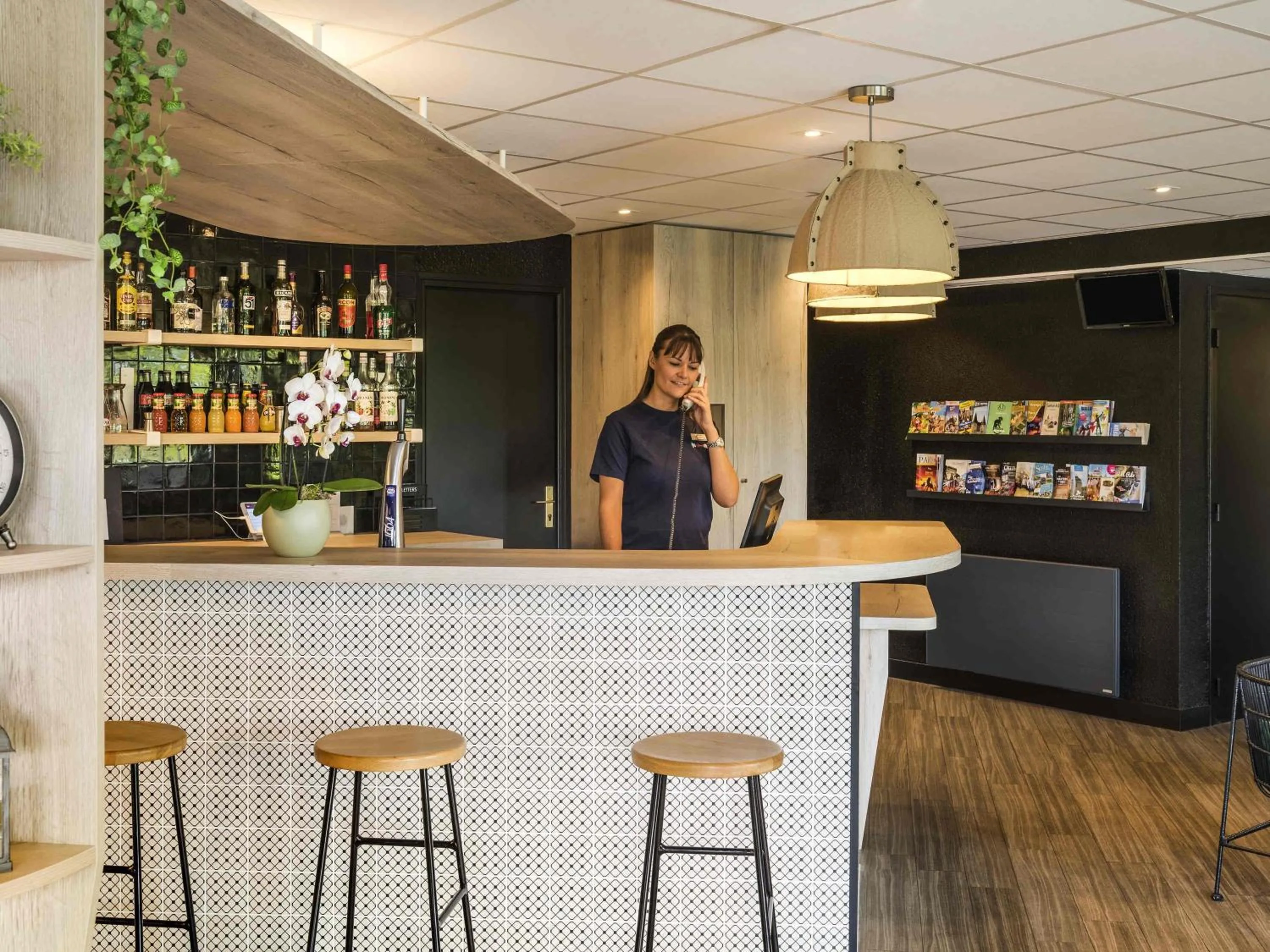 Lounge or bar in ibis Creil Sur Oise