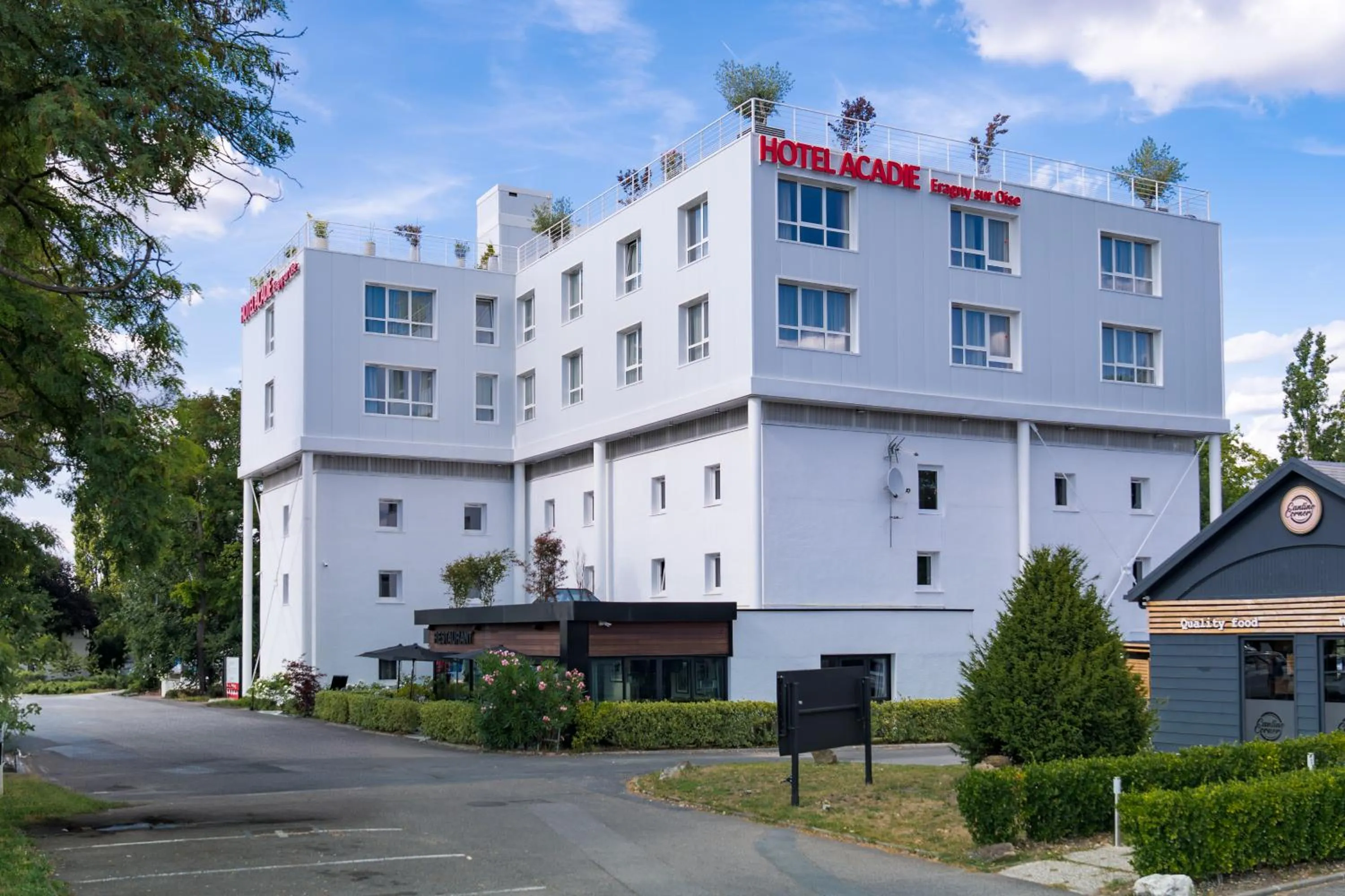 Property building in Hotel Acadie Eragny
