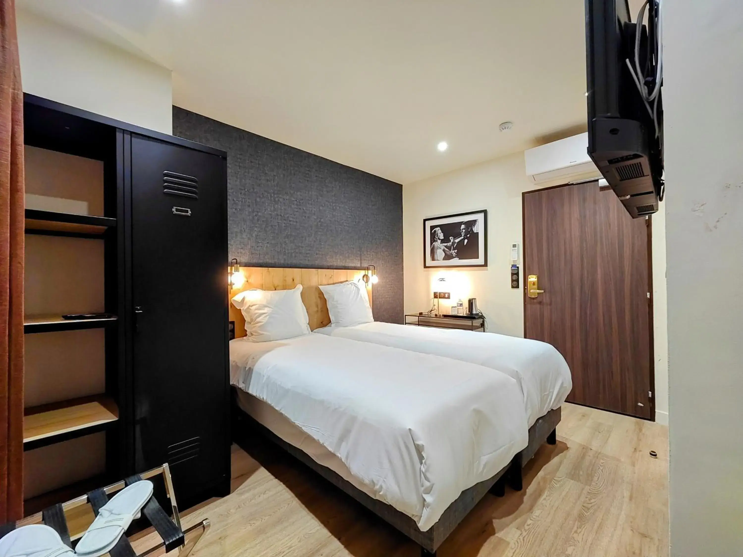 Superior Twin Room in Hotel Acadie Eragny Superior Twin Room in Hotel Acadie Eragny