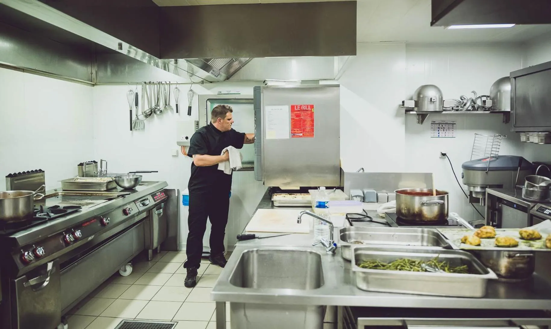 Restaurant/places to eat in Logis Hotel Lons-le-Saunier - Restaurant Le Grill