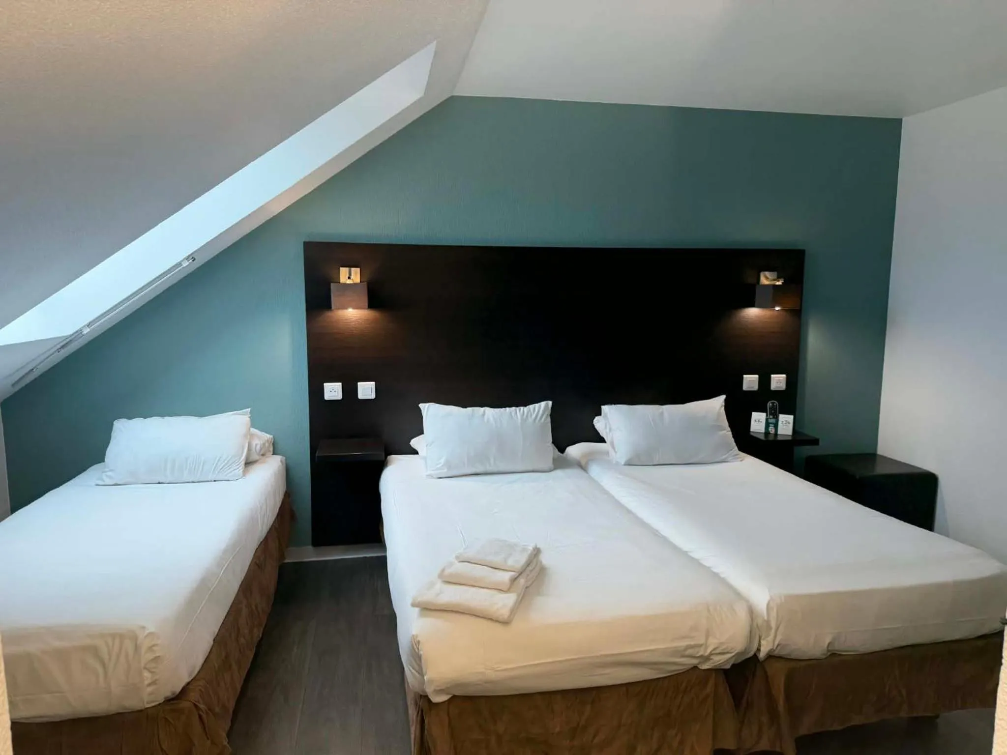 Bed in Logis Hotel Lons-le-Saunier - Restaurant Le Grill