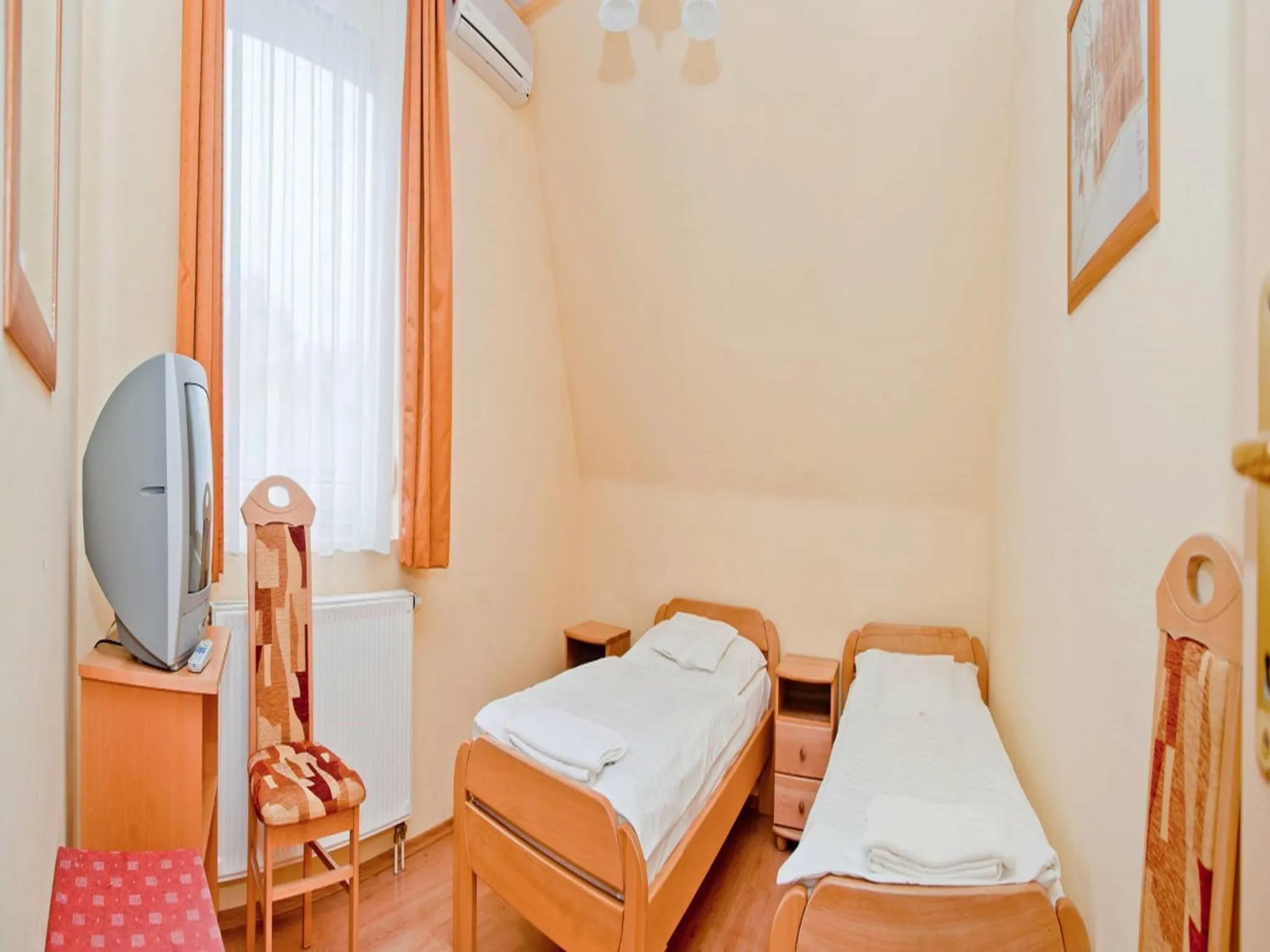 Bedroom, Bed in Belvárosi Panzió