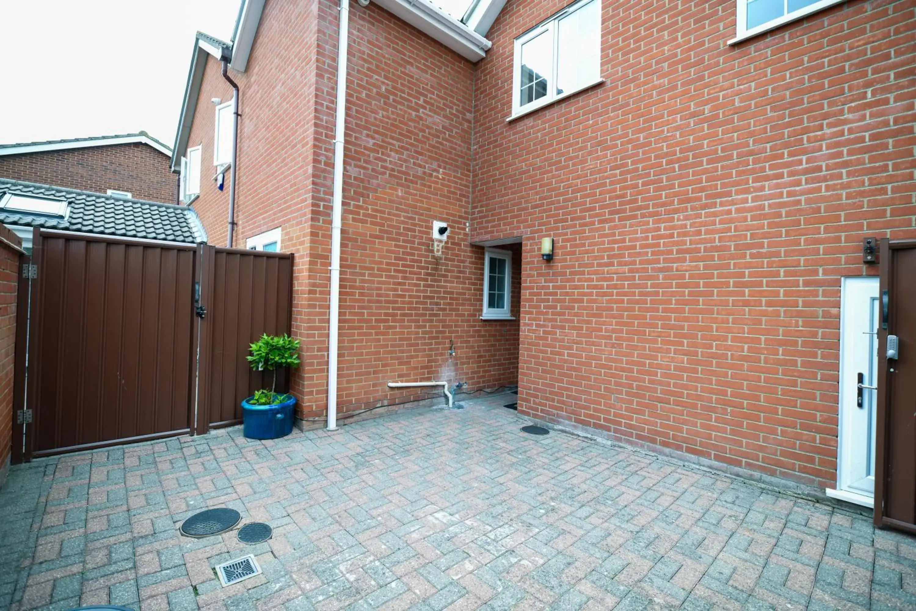 Facade/entrance in Fennec Apartments Facade/entrance in Fennec Apartments